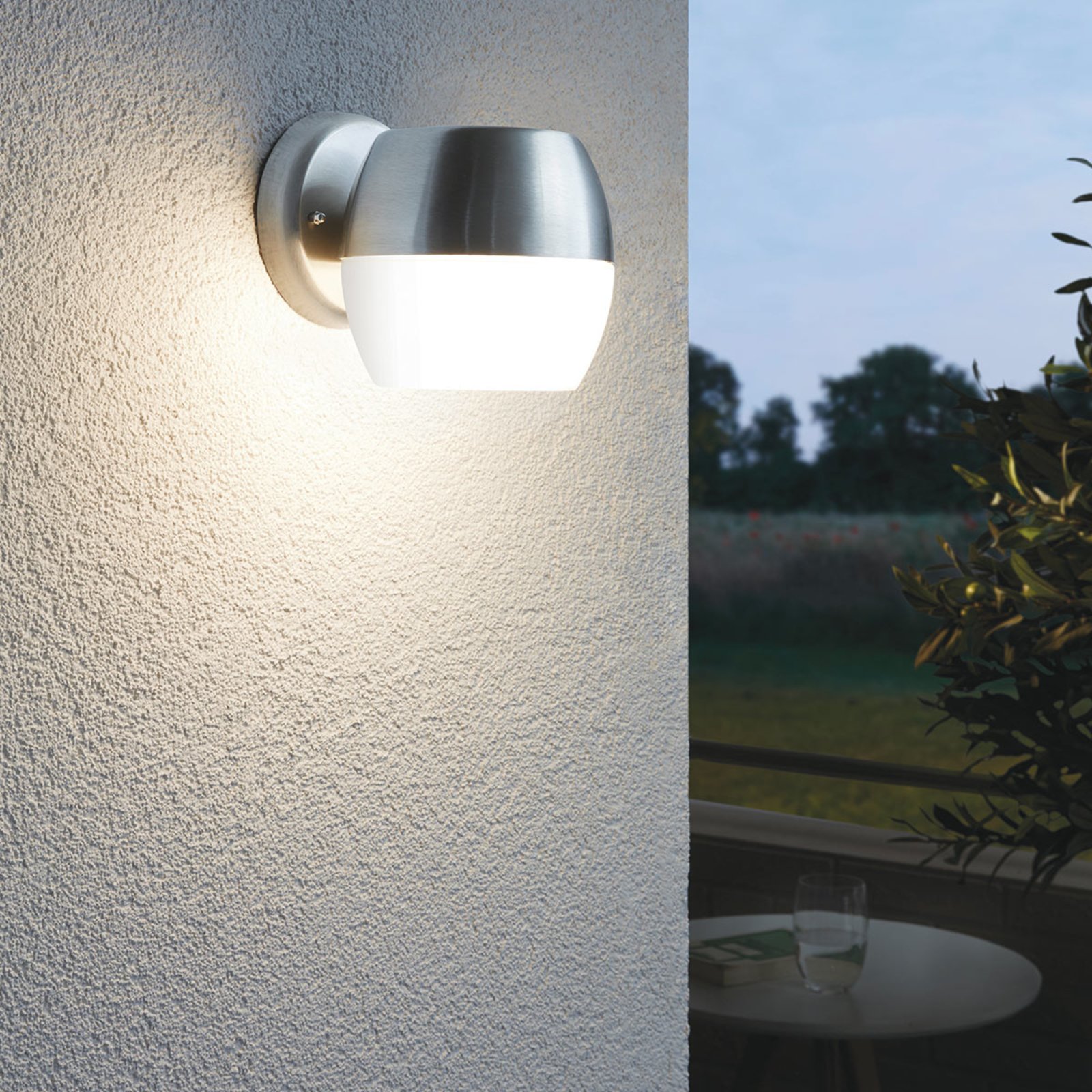 Oncala LED outdoor wall light, glass lampshade