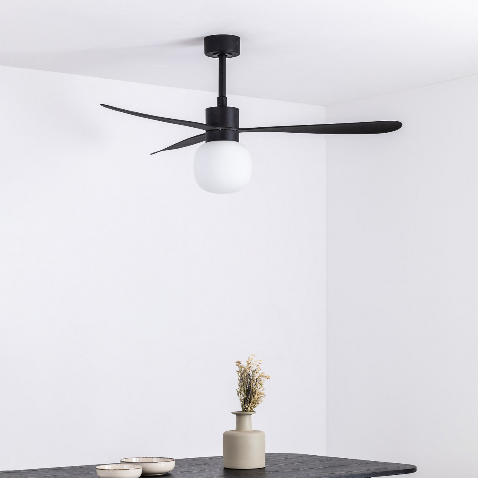 Ventilator de tavan cu LED Amelia Ball L, negru, curent continuu, silențios