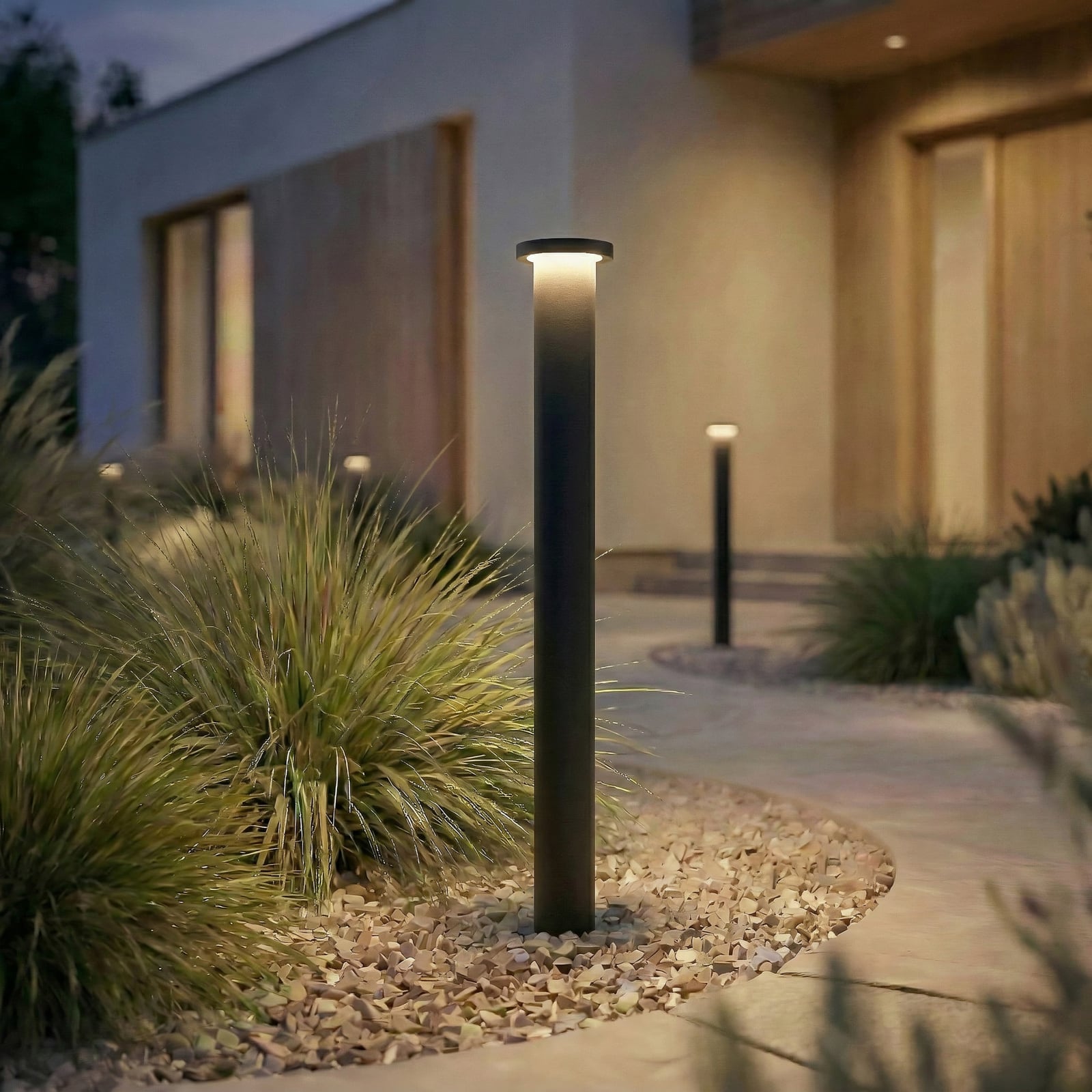 Cirel LED path light, black, IP65, 65 cm, aluminium - Lindby