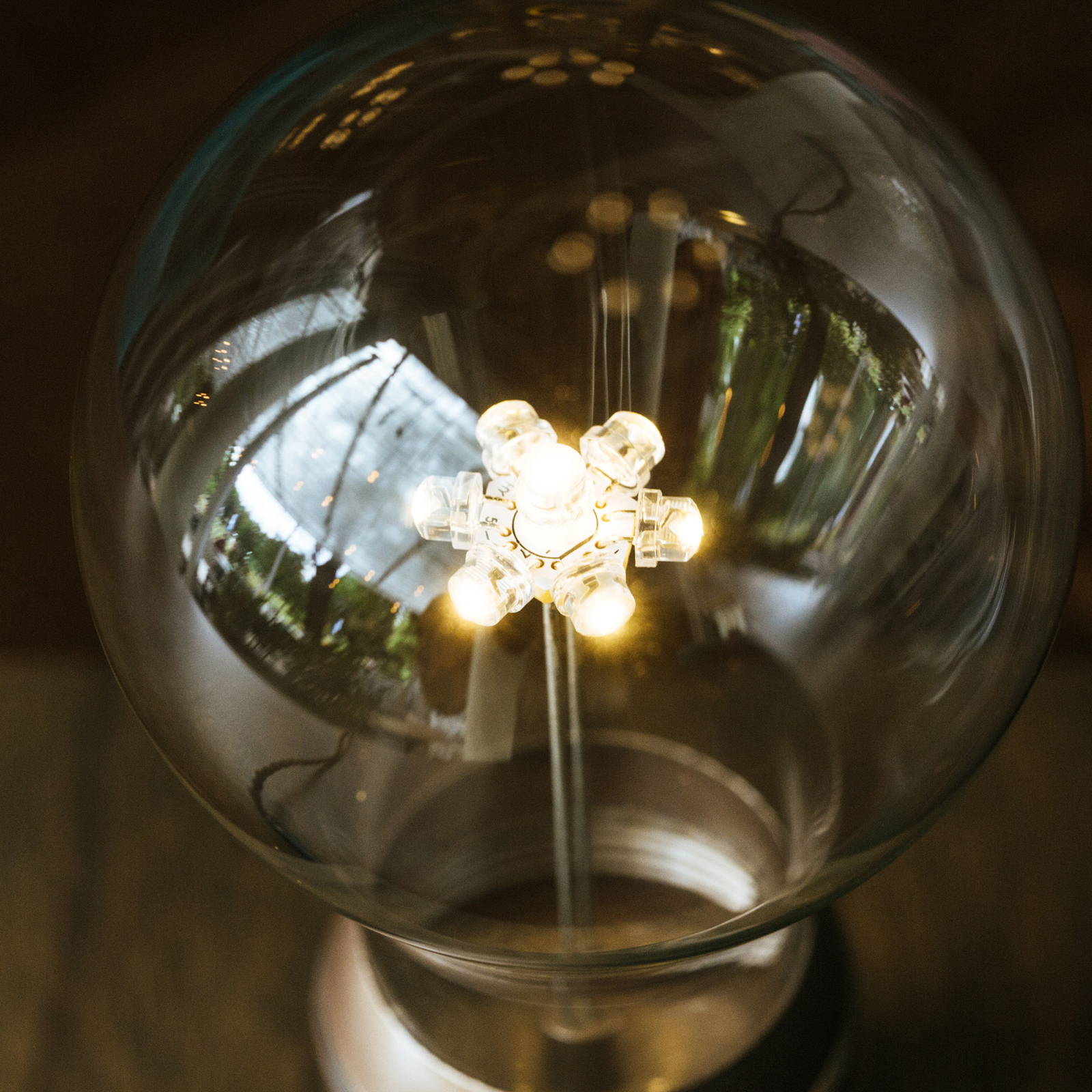 Candeeiro de mesa Flyte Buckminster LED