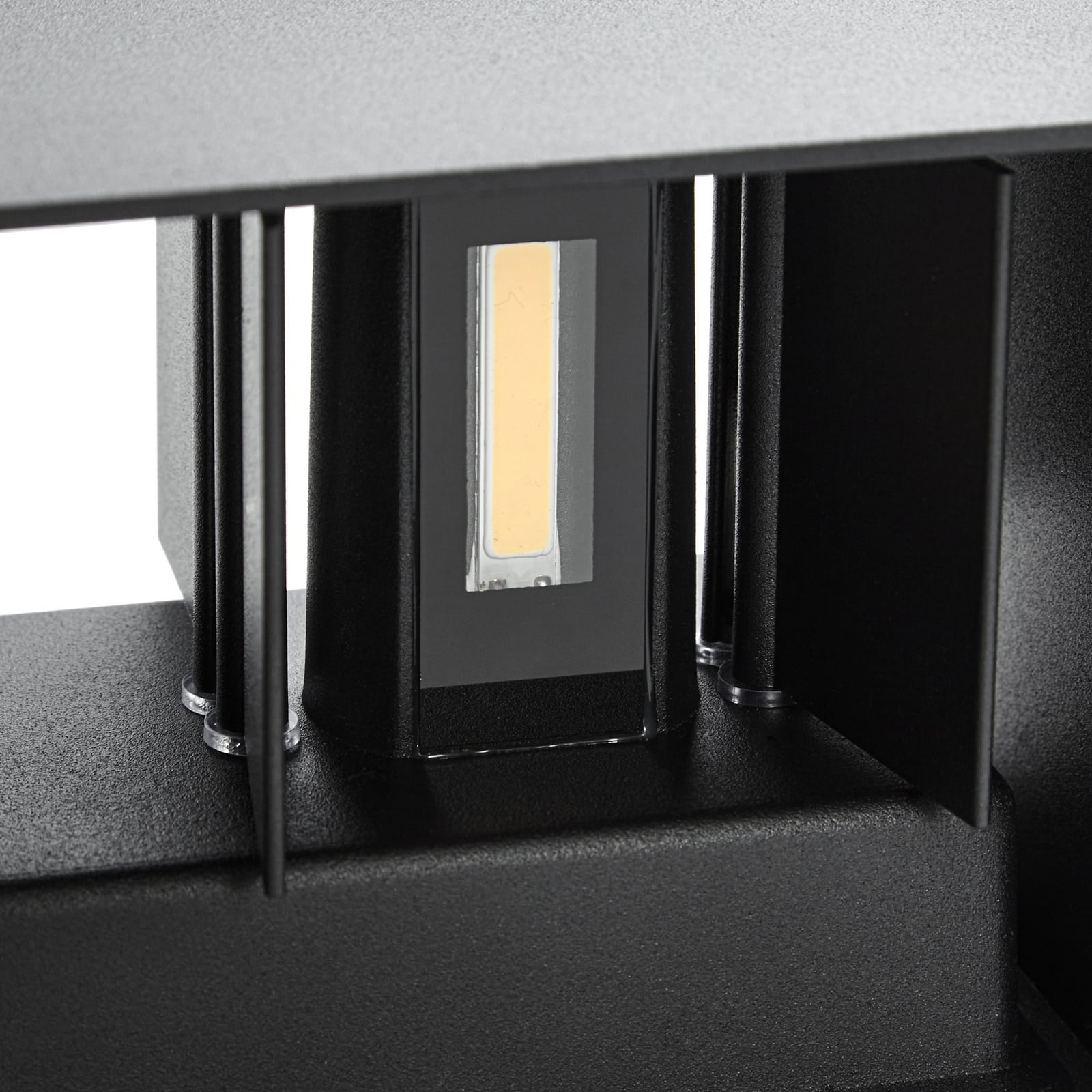 Nivar utendørs LED-vegglampe, svart, 4 lyskilder, 20 cm, IP54 – Lindby