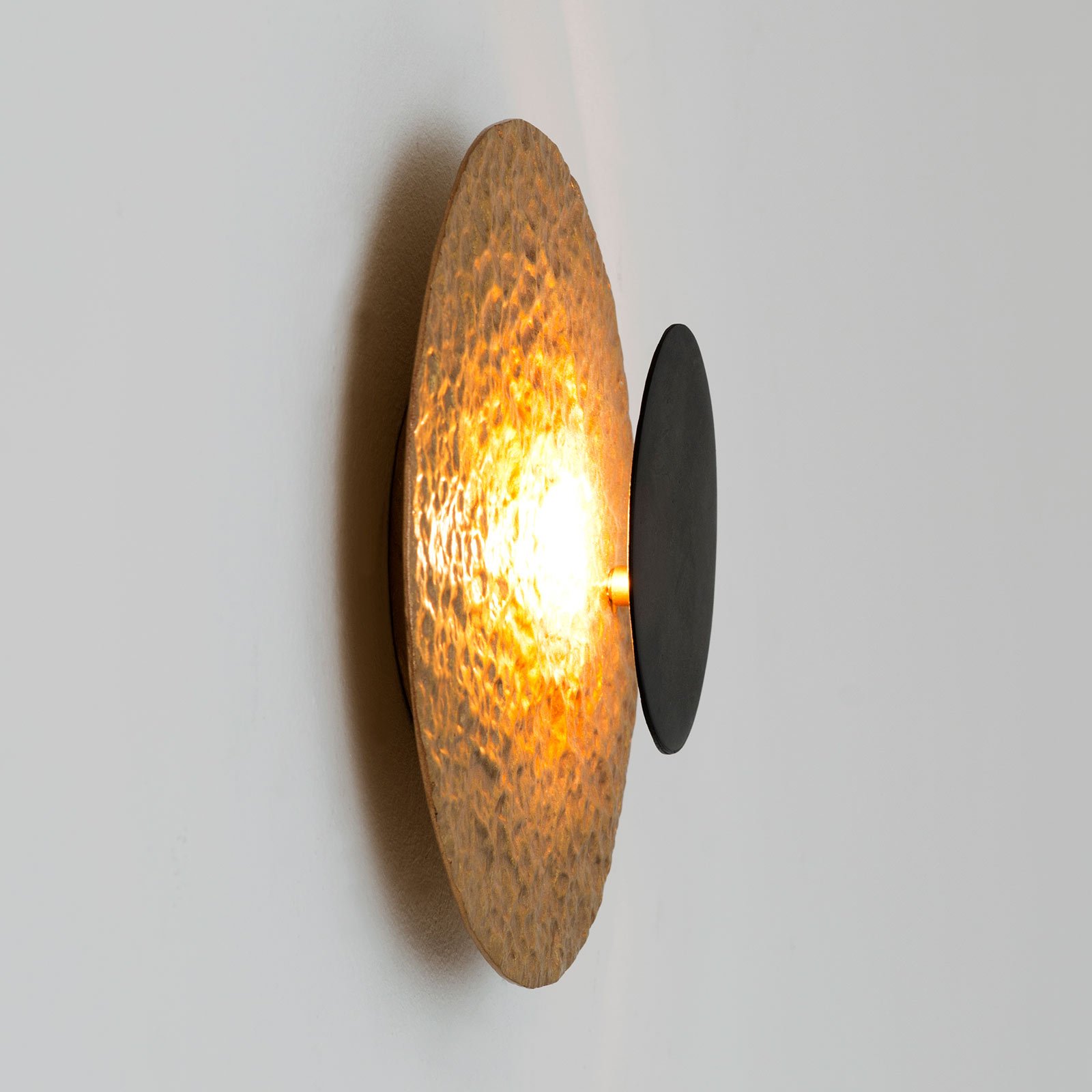 LED nástěnné světlo Infinity ve zlaté, Ø 20 cm