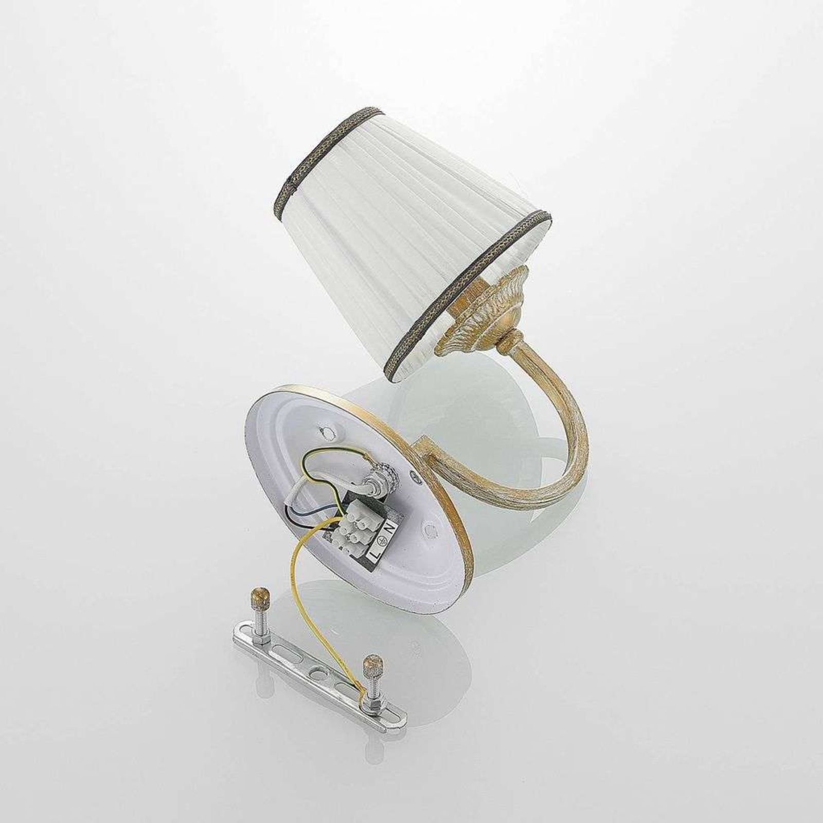 Lumiel Wall Lamp Antique Brass/Cream - Lindby