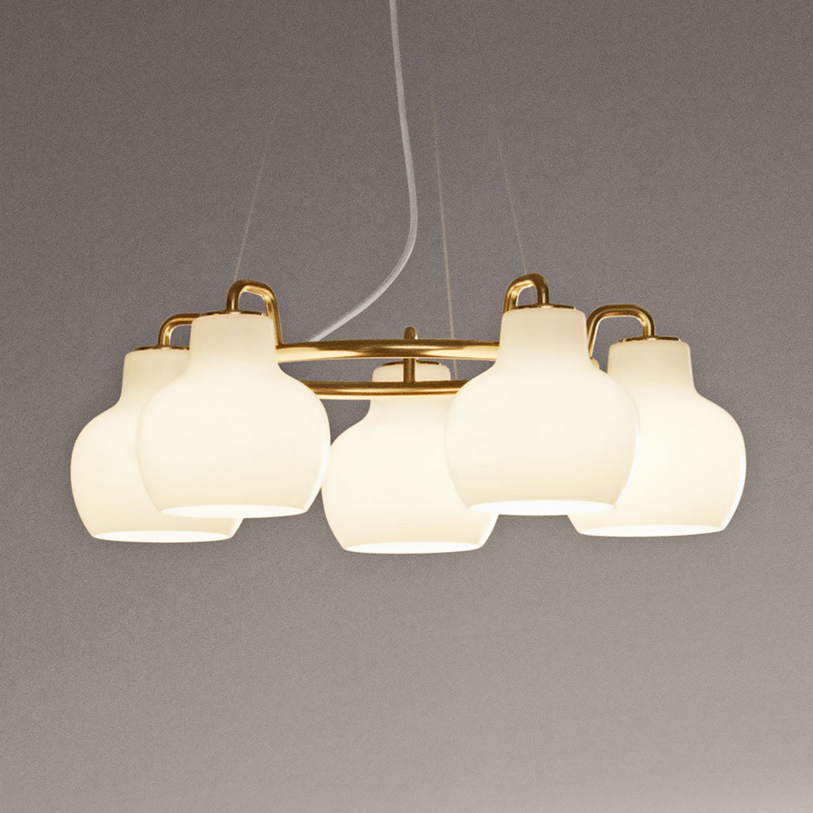 Louis Poulsen lampă susp. VL Ring Crown 5 becuri - Camera de zi / sufragerie - design - alb alamă - Sticlă