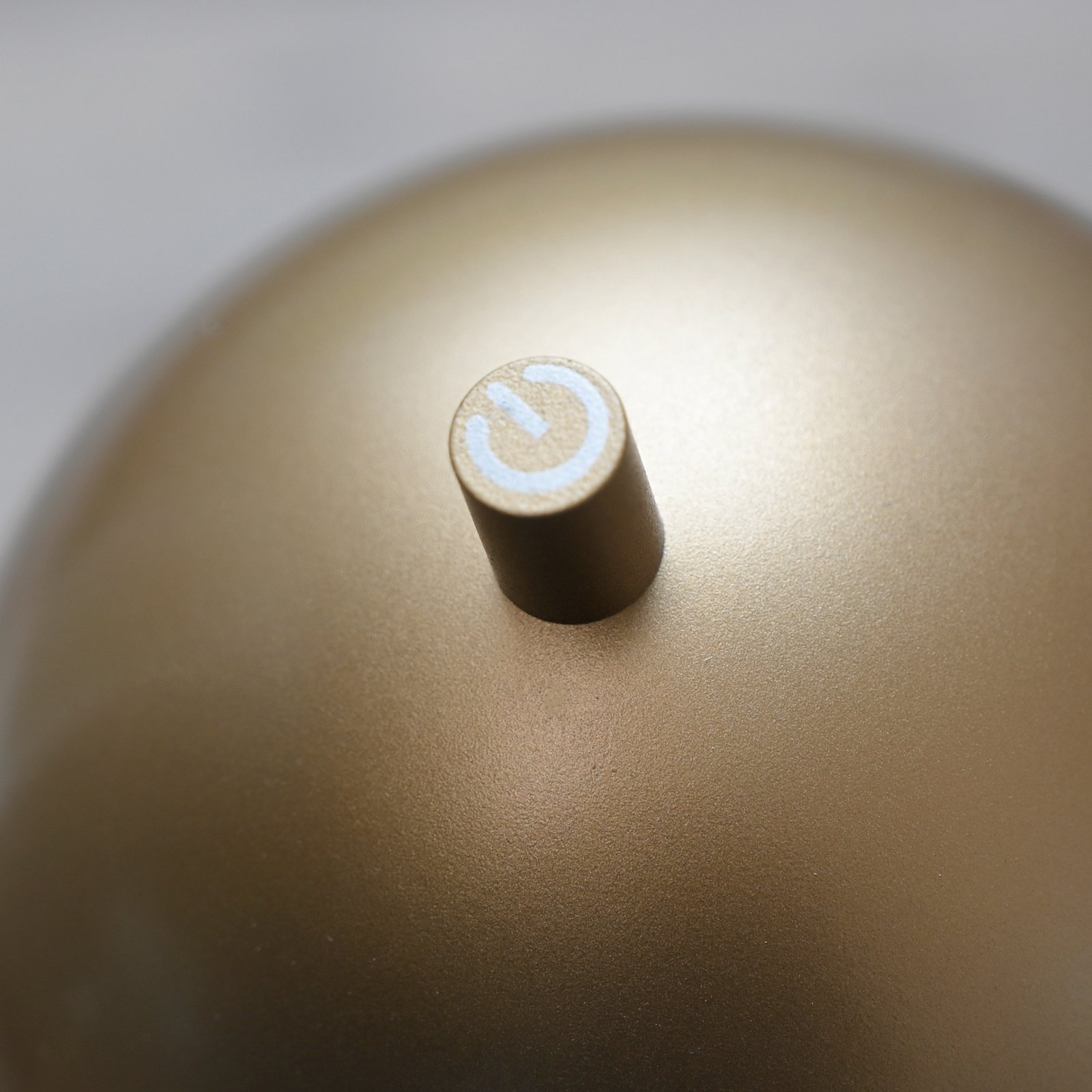 Schöner Wohnen LED-akkukäyttöinen pöytälamppu Bellies, kullanvärinen, IP54 Schöner Wohnen LED-akkukäyttöinen pöytälamppu Bellies, kullanvärinen, IP54