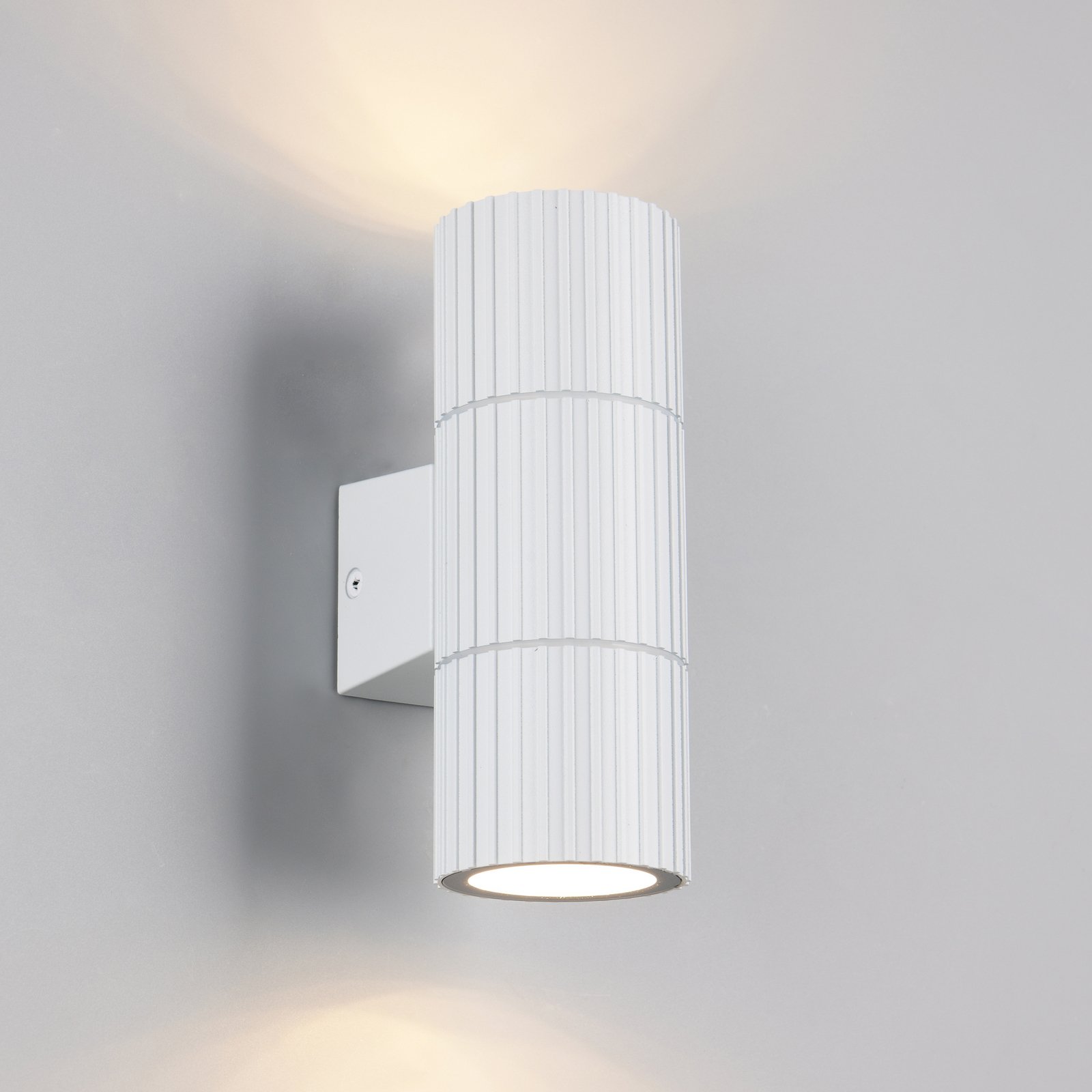 Āra sienas lampa Parana, balta matēta, augstums 16 cm, metāls, 2 spuldzes.