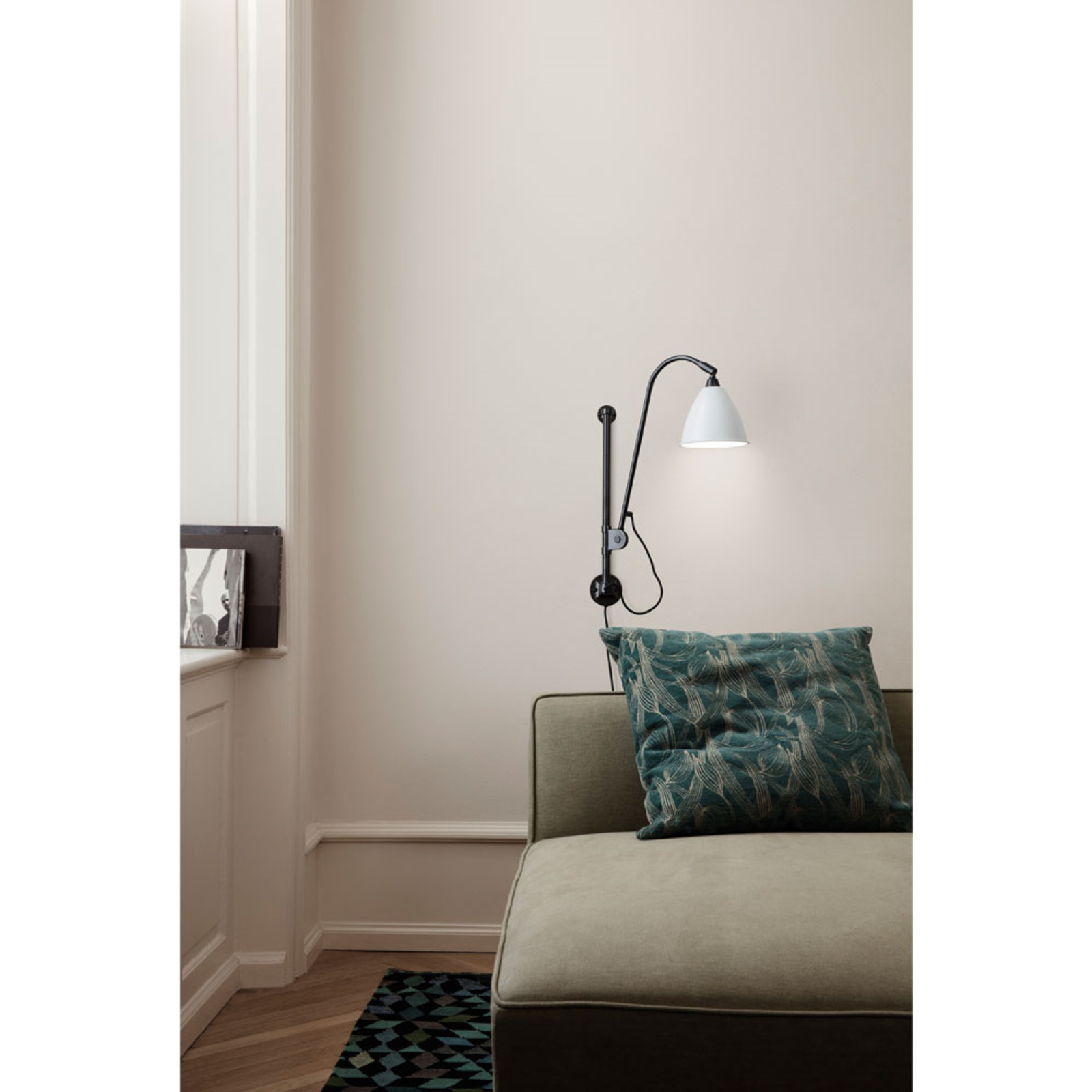 Bestlite BL5 Wall Lamp Ø16 Black Brass/Classic White - GUBI