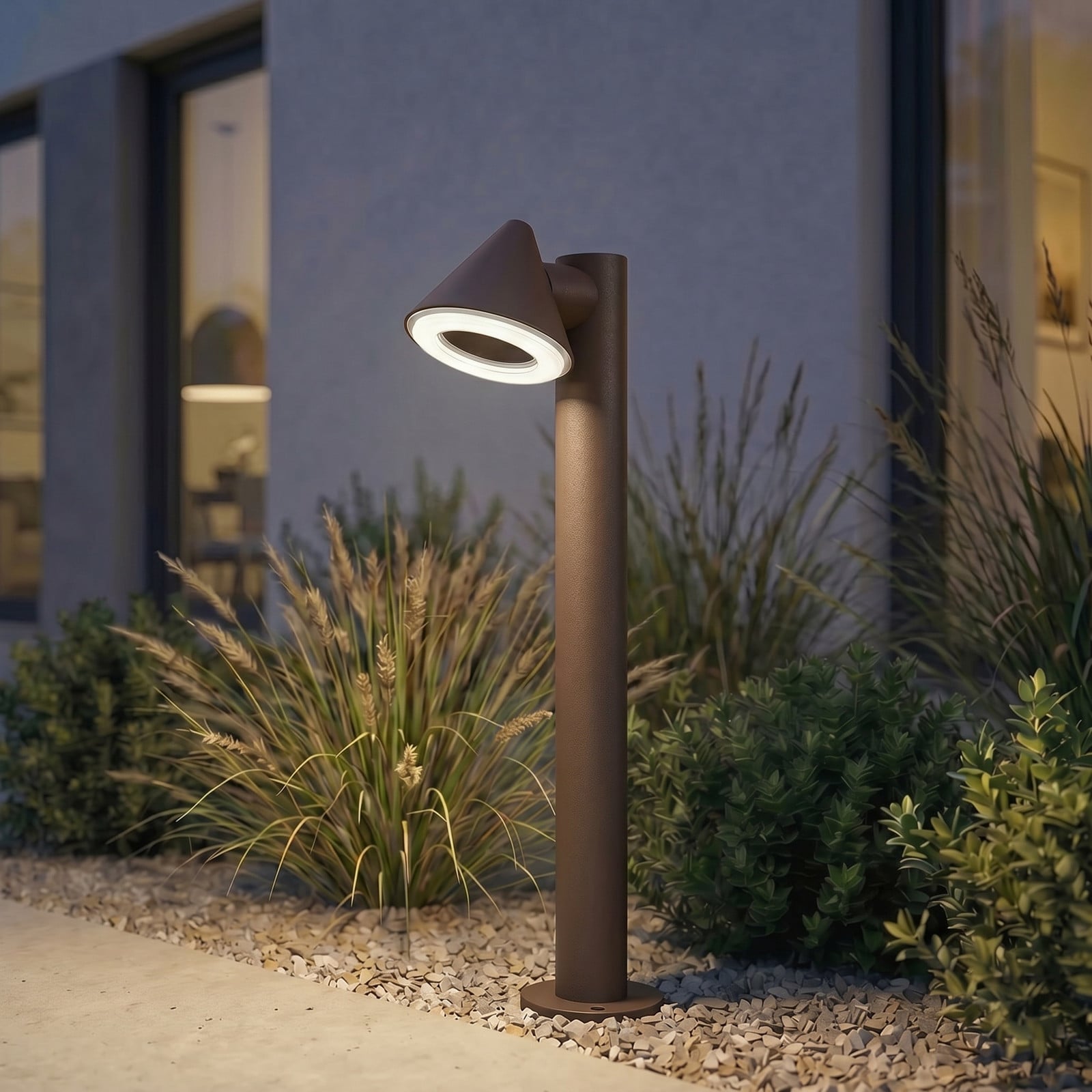 Soran LED-v&auml;glampa, metall, h&ouml;jd 60 cm, brun, IP44 &ndash; Lindby - Modern - Med en ljusk&auml;lla