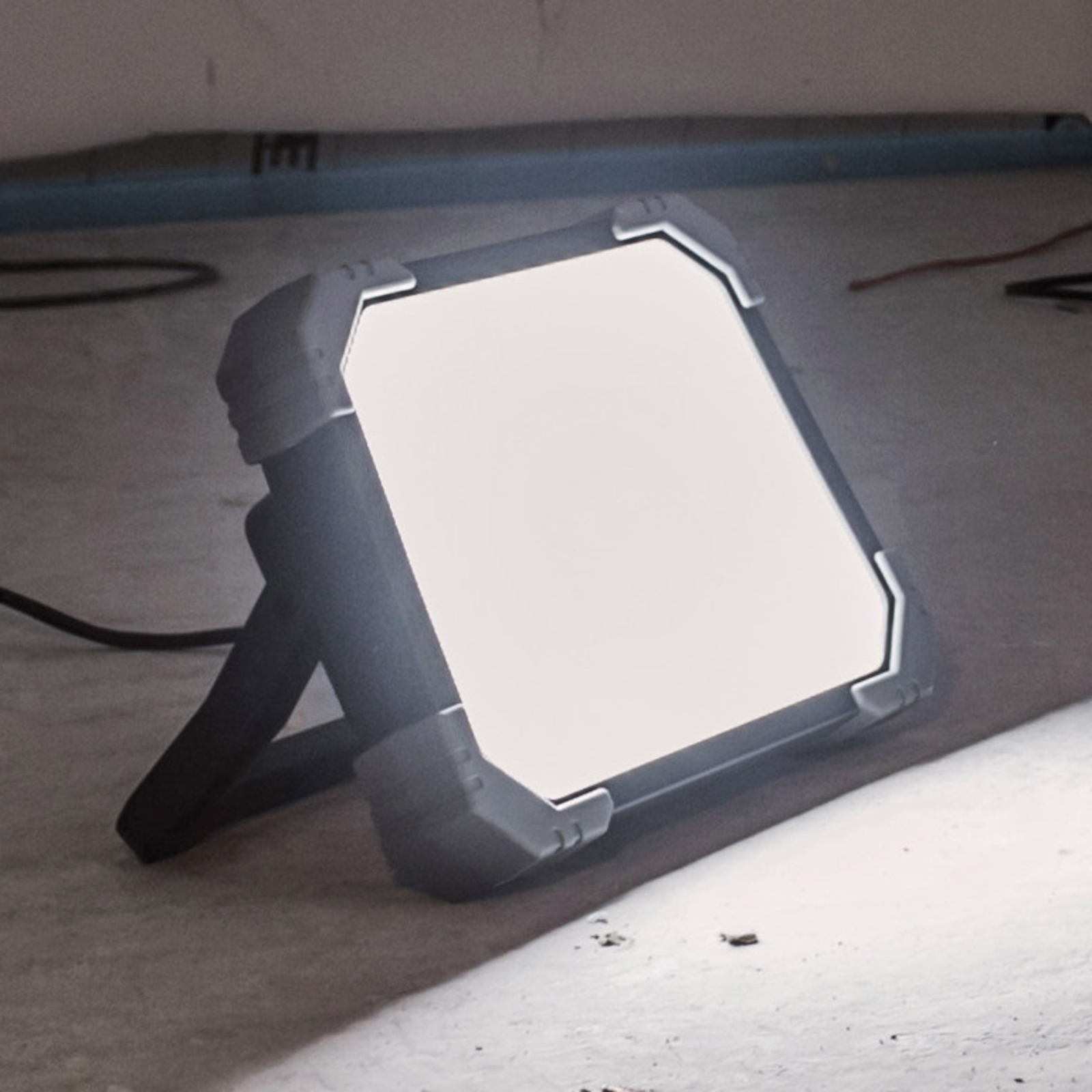 Pracovné LED svetlo Dinora 66,9 W zásuvka 8 300 lm
