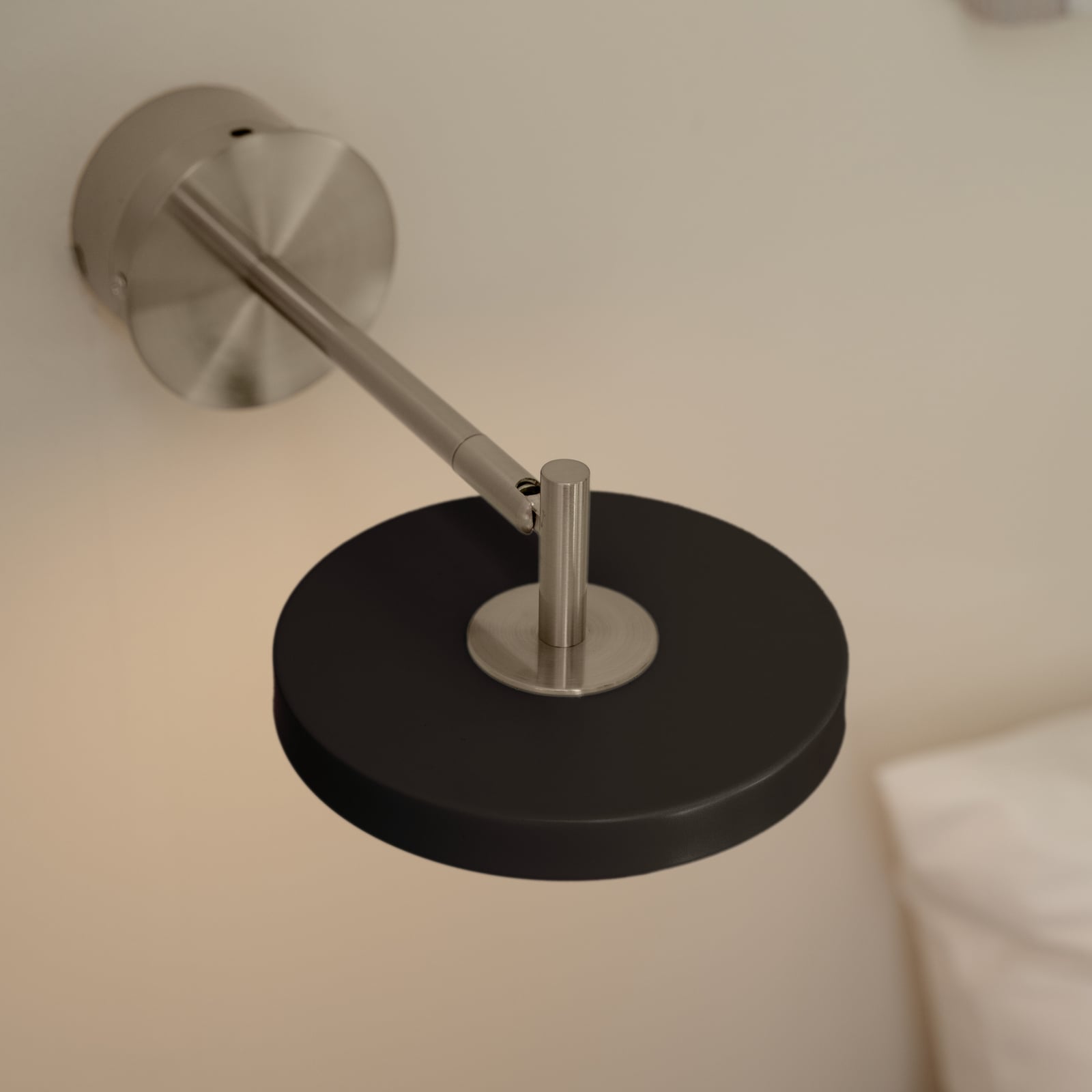 Asteria Short LED-Wandlampe, schwarz Stahl, Hardwire - UMAGE