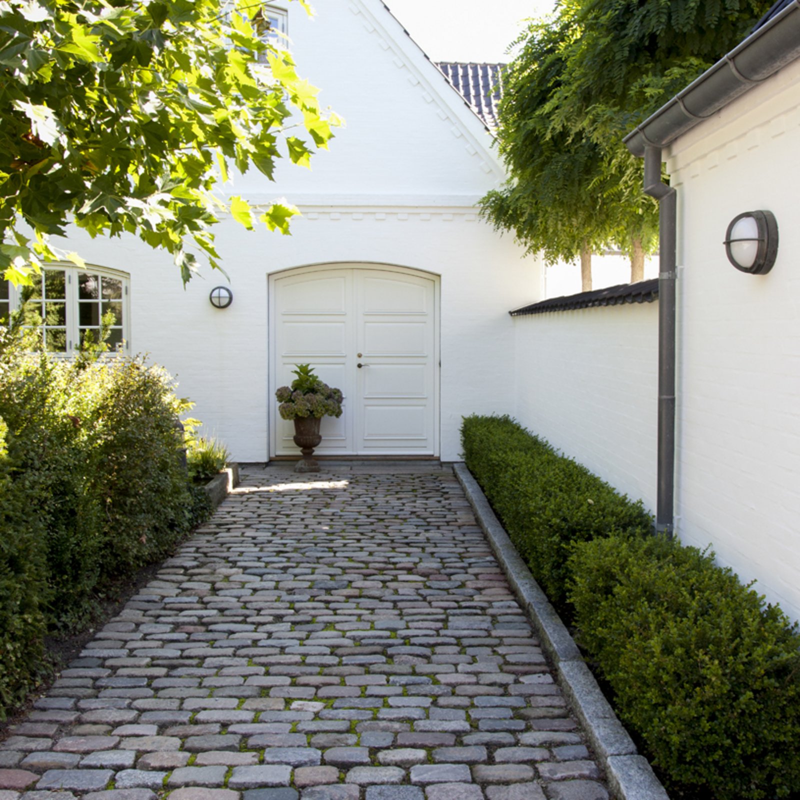 Louis Poulsen Skot Aplică LED pentru exterior, opal/aluminiu