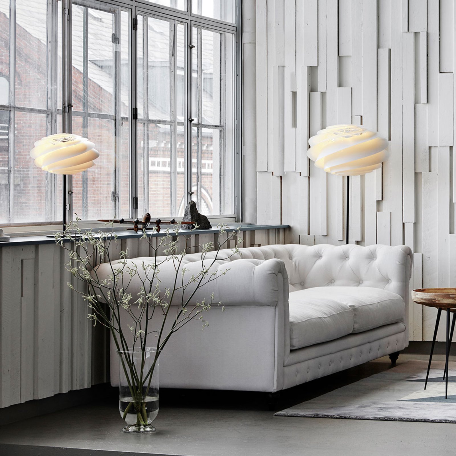 LE KLINT Swirl - бяла дизайнерска подова лампа