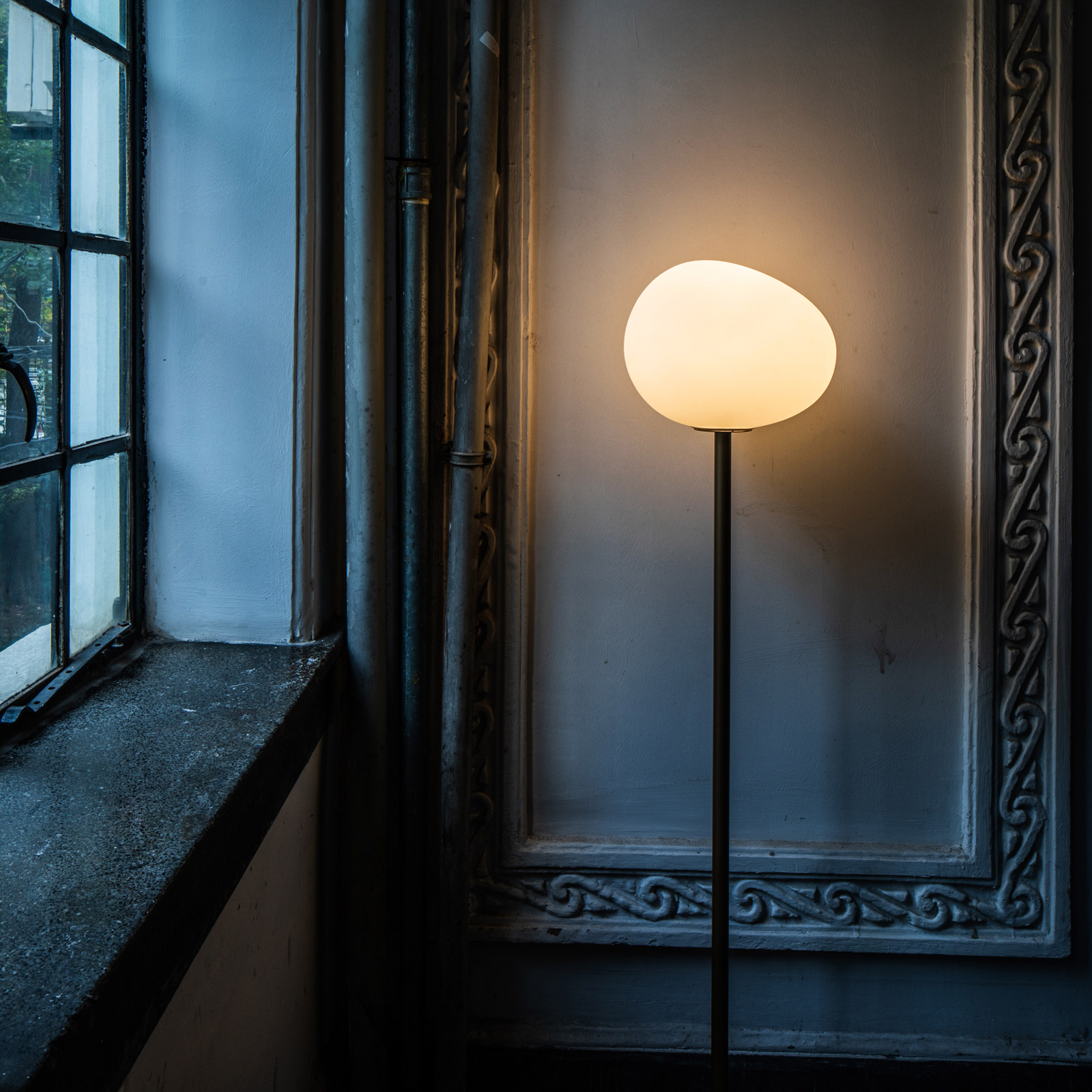 Foscarini Gregg media floor lamp, 151 cm, graphite