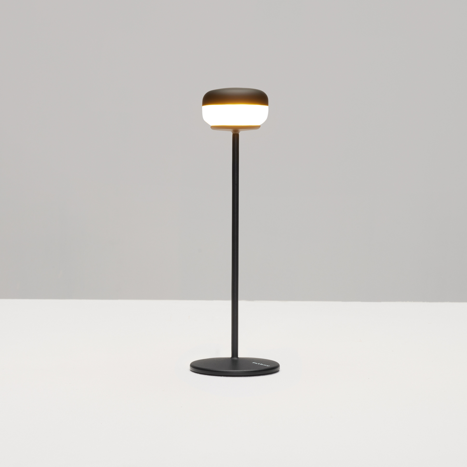 Dobíjacia stolová lampa Fatboy LED Cheerio, čierna, stmievateľná, IP55