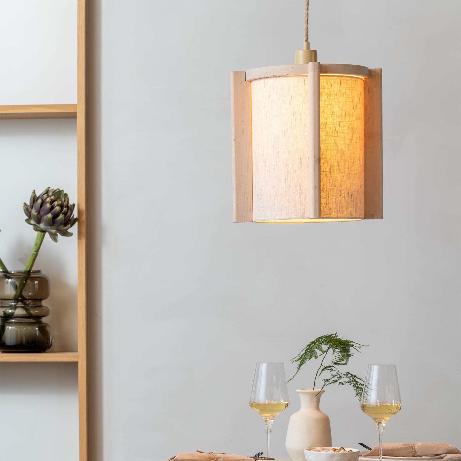 GOOD & MOJO Candeeiro suspenso Corsica, natural, madeira de amieiro, E27