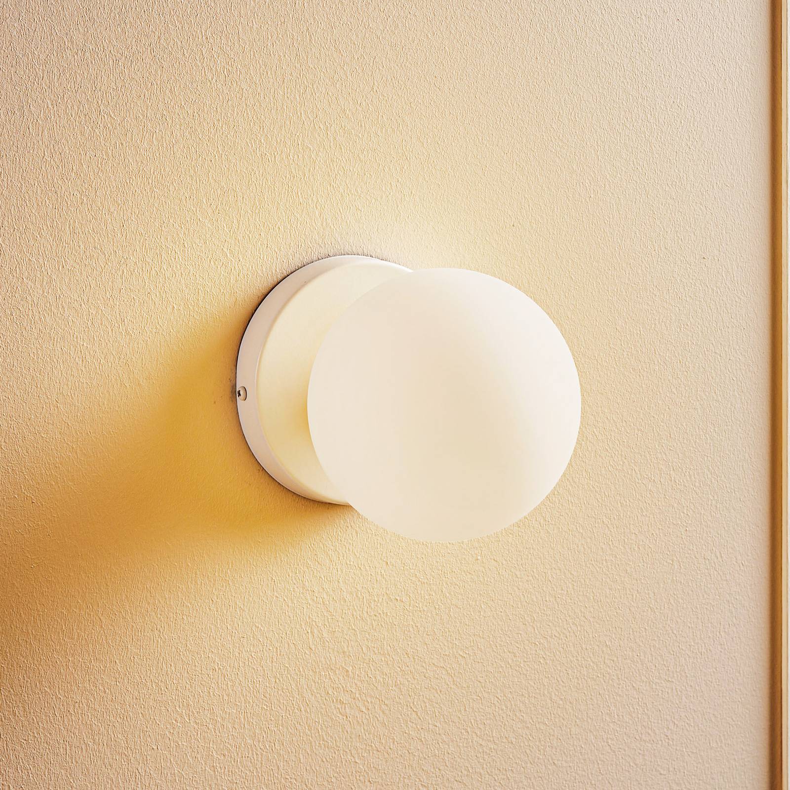 Euluna Wall Light - Living / Dining Room - Globe Light - dimmable - Modern - White