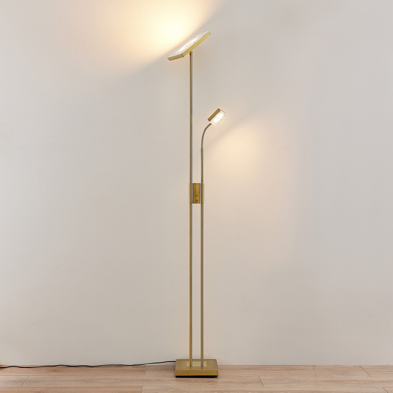 Lindby Seppa LED stojací lampa, hranatá, mosaz