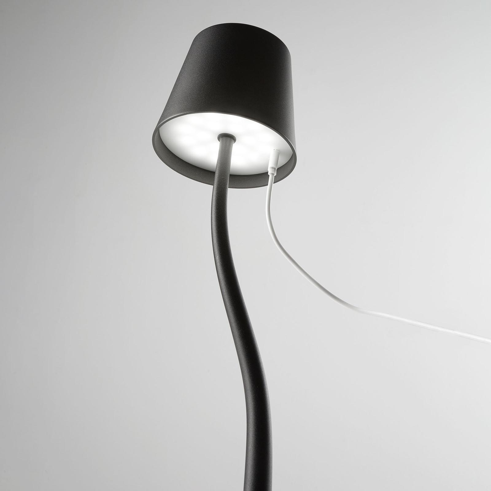 LED stolní lampa Judy, baterie, IP54, černá
