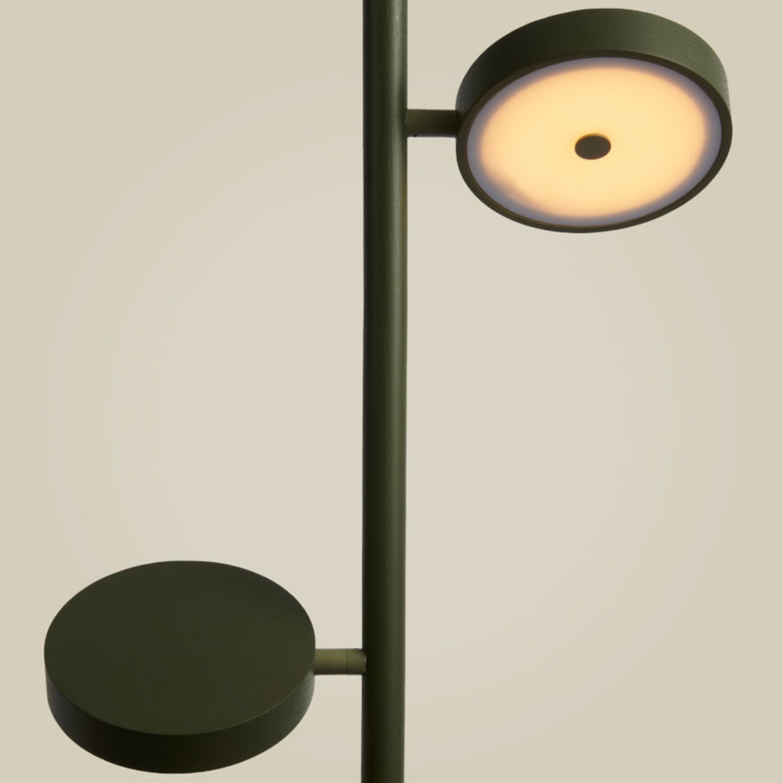 GOOD & MOJO LED-põrandalamp Okinawa, 2-osaline, roheline, 146 cm, puit