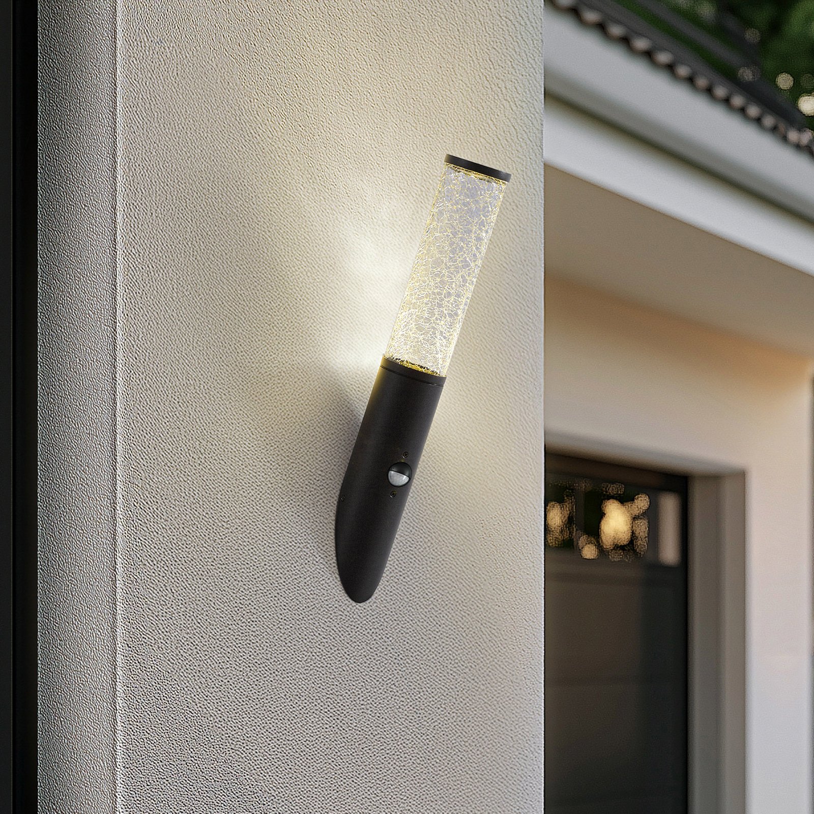Lindby buitenwandlamp Gavros, zwart, aluminium, sensor