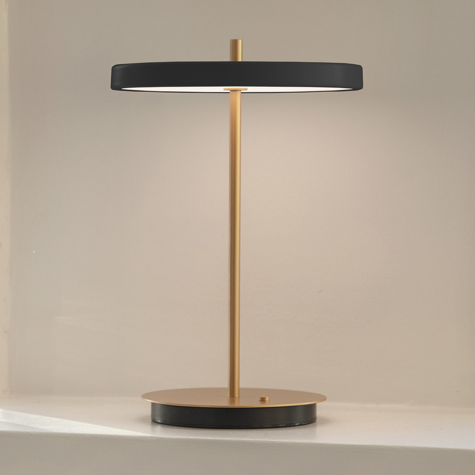 Umage Asteria Move Portable bordslampa V2, guld / mässing från Umage