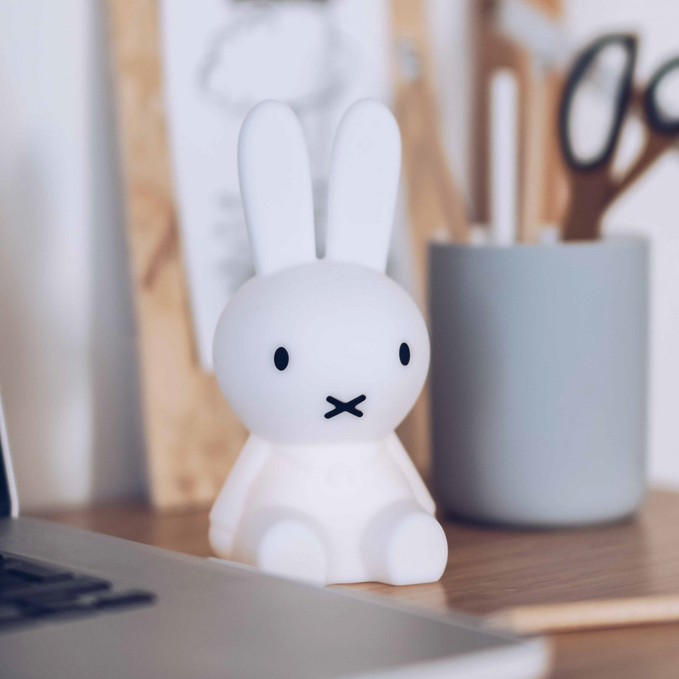 Mr Maria Miffy Bundle of Light LED-bordslampa med uppladdningsbart batteri, vit från Mr Maria