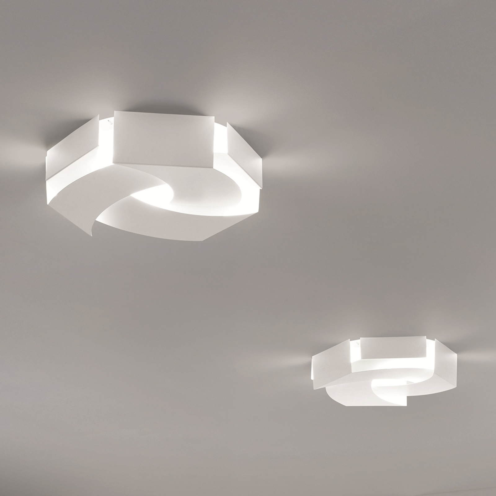 Cosmo LED design-valaisin kattoon ja seinään