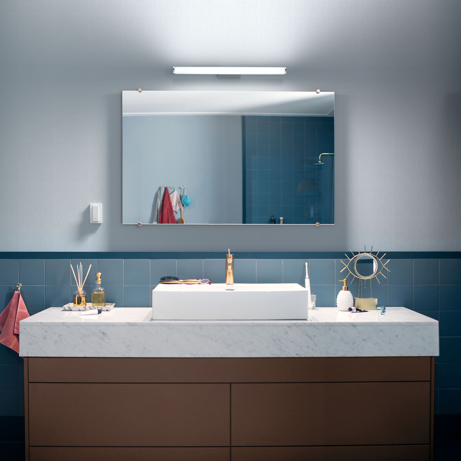 Philips Hue White Ambiance Adore LED-Wandlampe