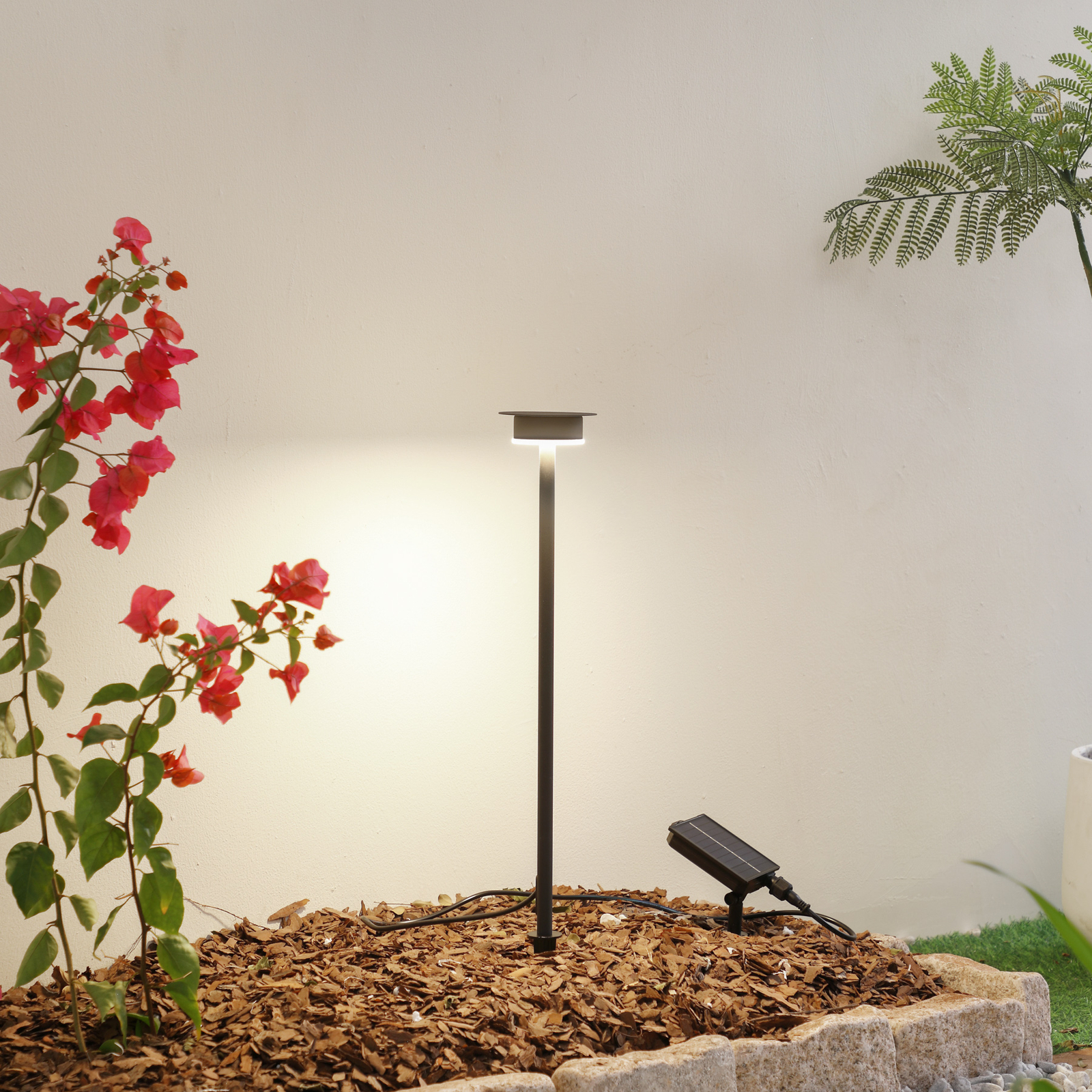 Lyris Lampa se solárním článkem w/Zemní hrot Černá - Lindby