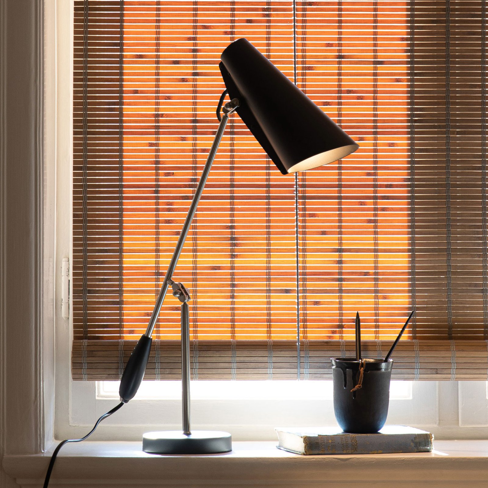 Northern Birdy - table lamp in black and steel