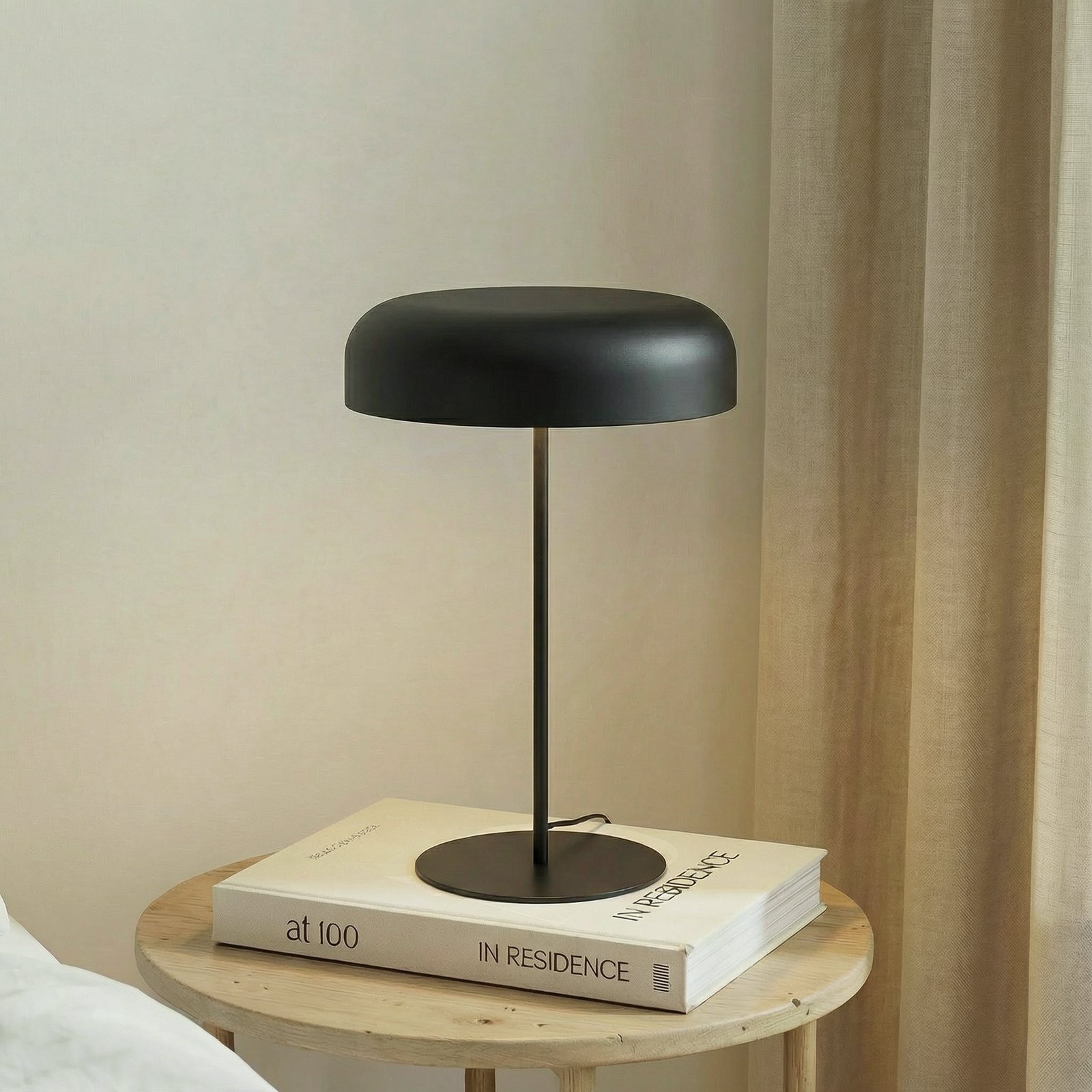 Lindby Edion bordlampe, sand svart, metall