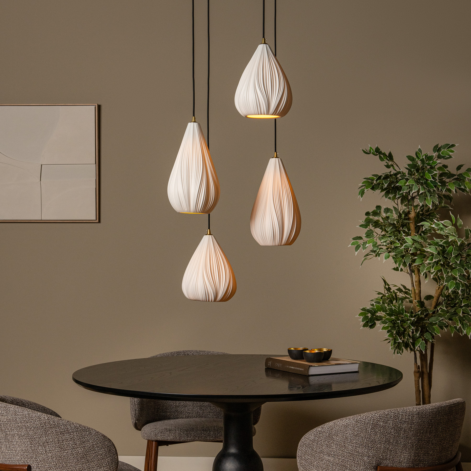 Cinzia-riippuvalo, valkoinen/musta, Ø 55 cm, posliini, 4-lamppuinen.