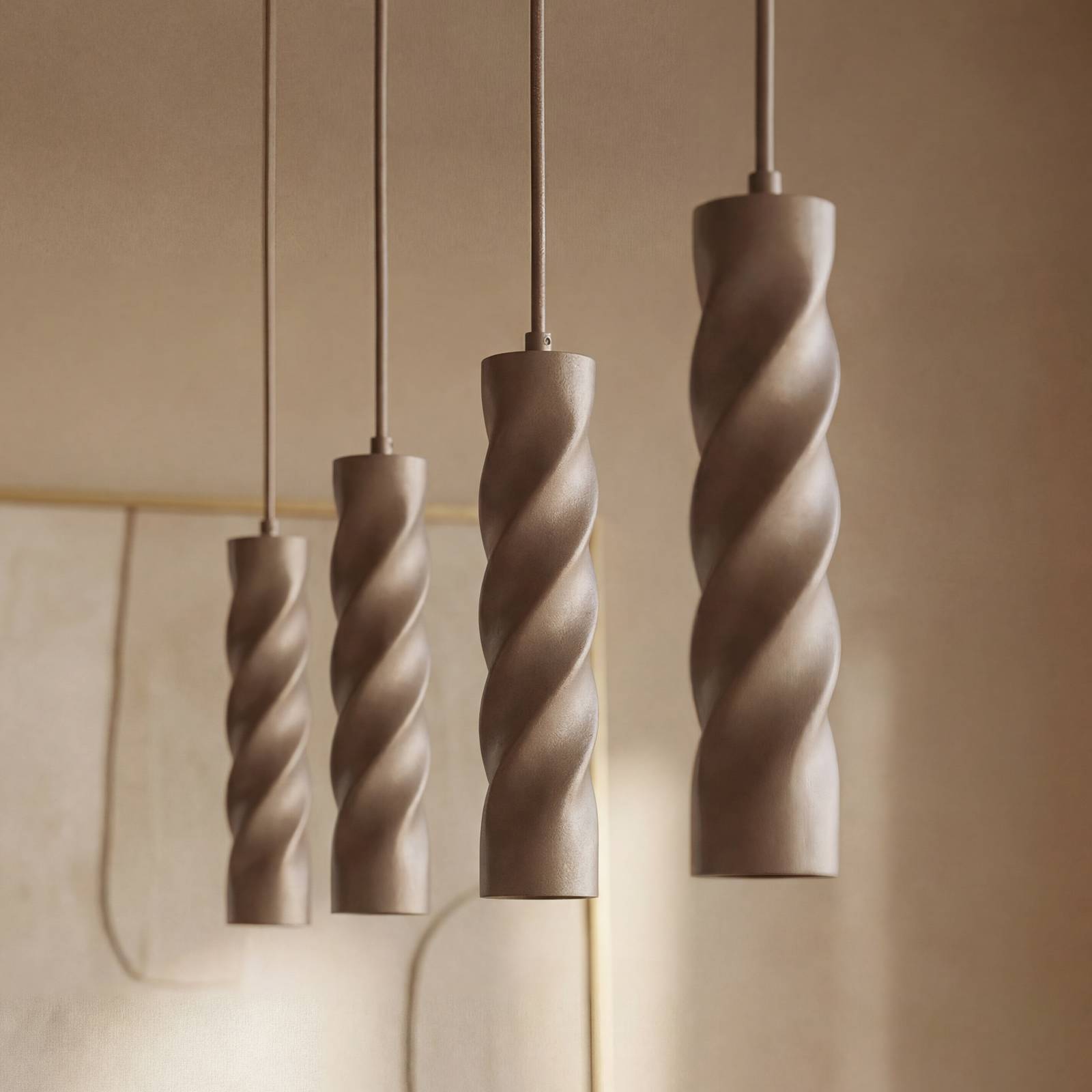 Żyrandol OSRAM Decor Twirl, beżowa, długość 86 cm, 4-punktowa