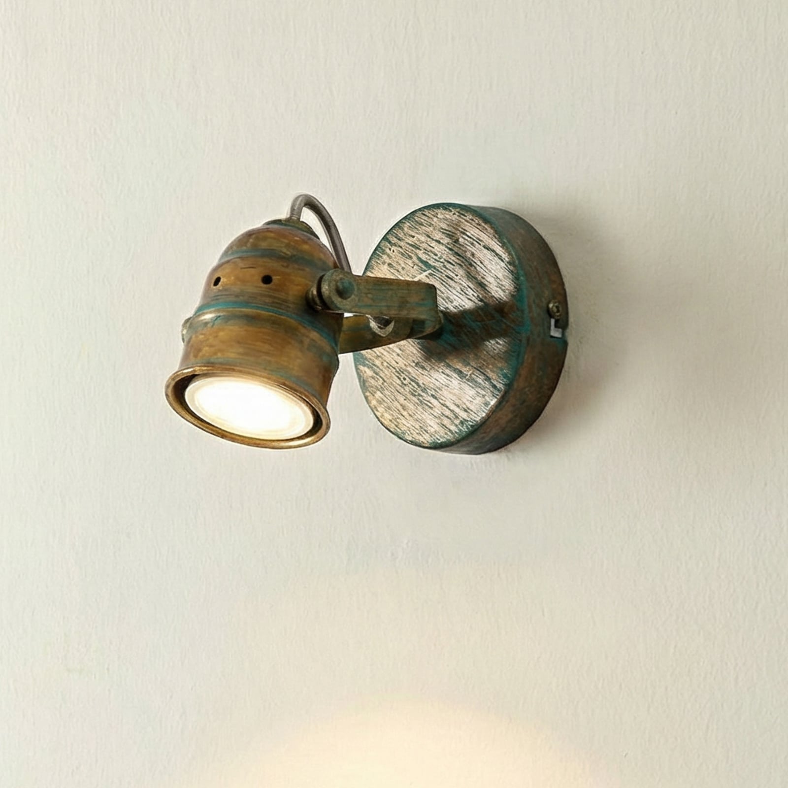 Lindby Wandstrahler Leonor, grün, Metall, 1-flg., 9,5 cm