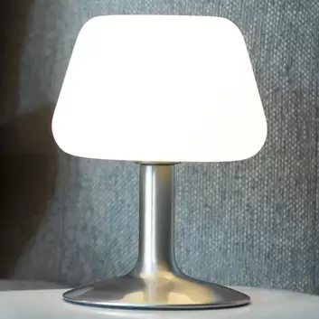 eine Pino - LED-Lampe mit Tischleuchte klassische