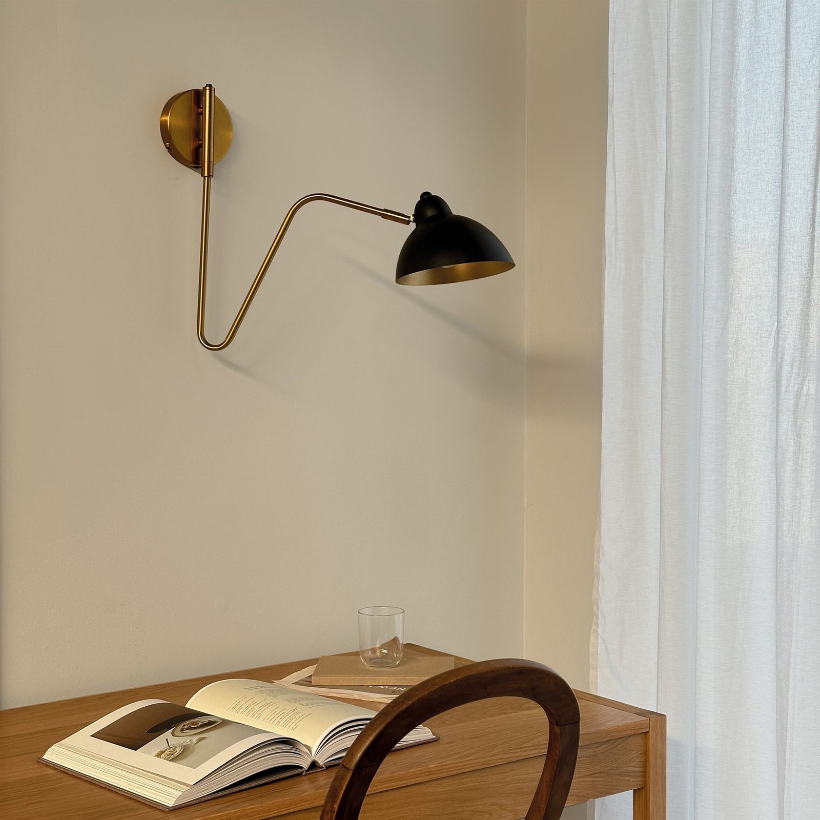 Dyberg Larsen Futura wandlamp, zwart, metaal