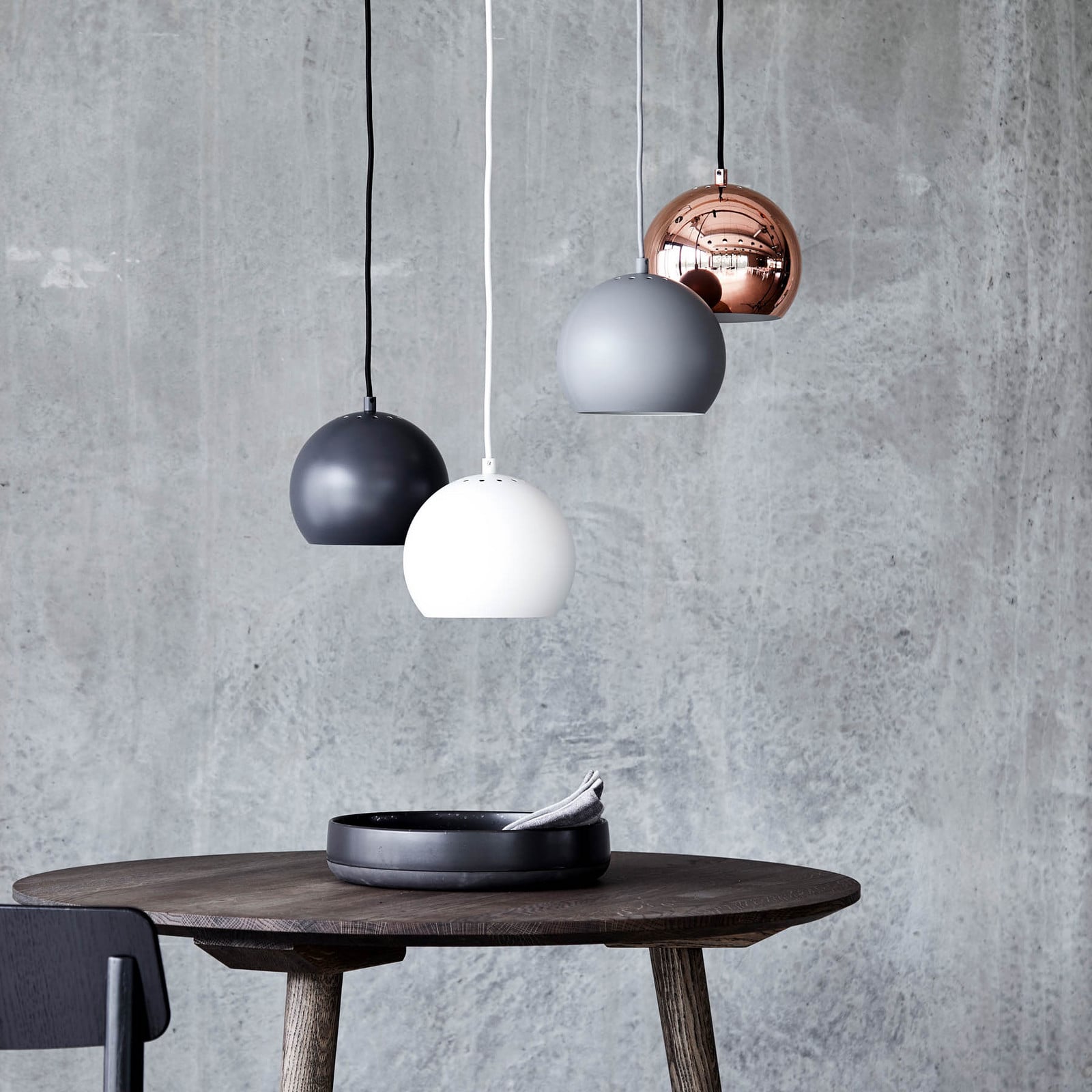 Ball Pendel Matt Dark Grey FRANDSEN - Stue - Design - Metal - Med én lyskilde billede