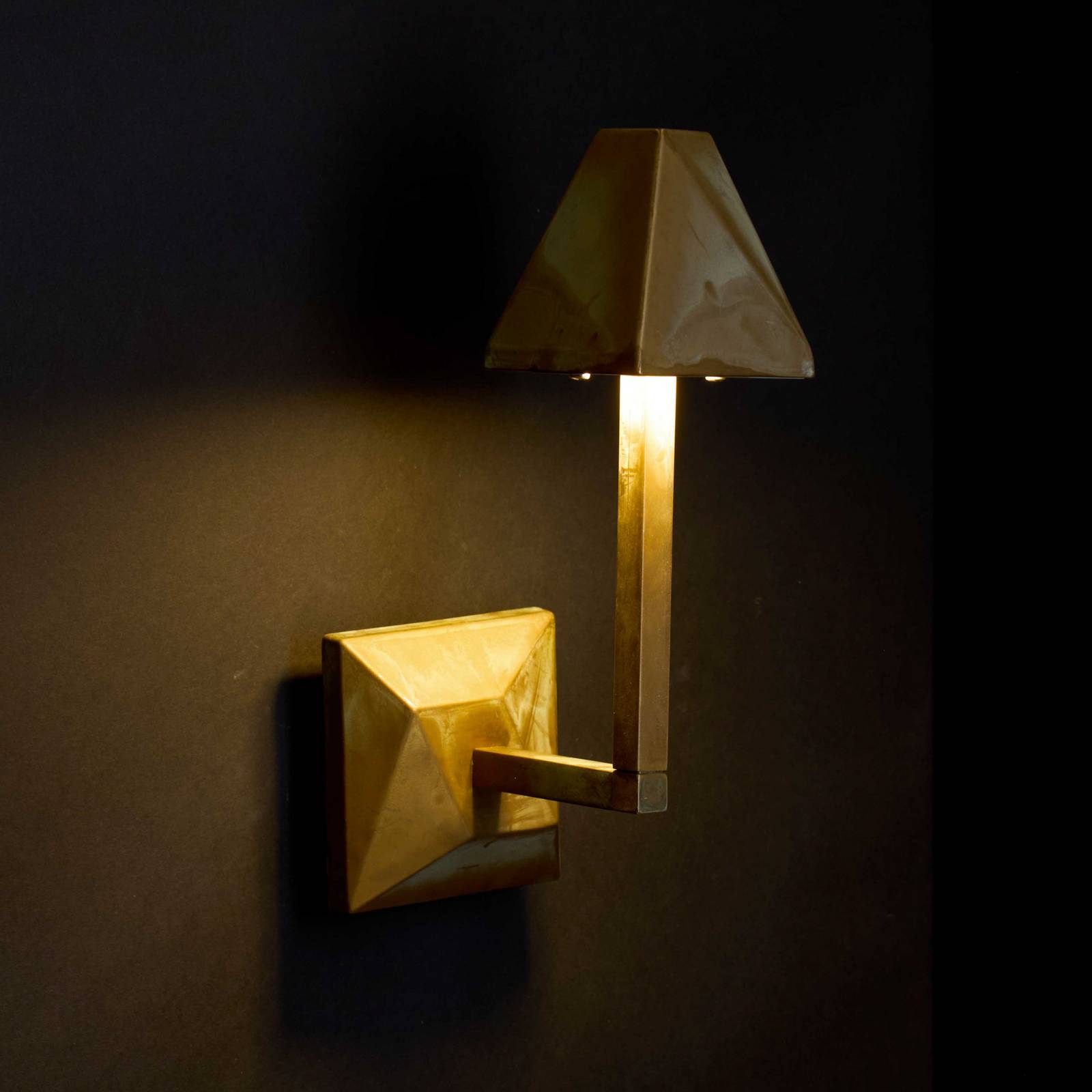 Kinkiet zewnętrzny LED Silva Edge, wysokość 30,5 cm, mosiądz postarzany