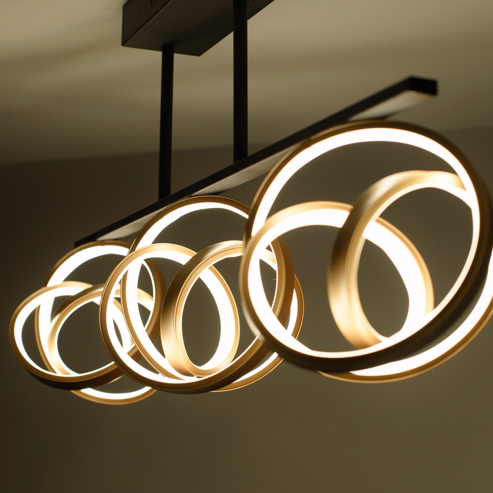 LED stropní světlo Loop, stmívatelné, 3 zdroje