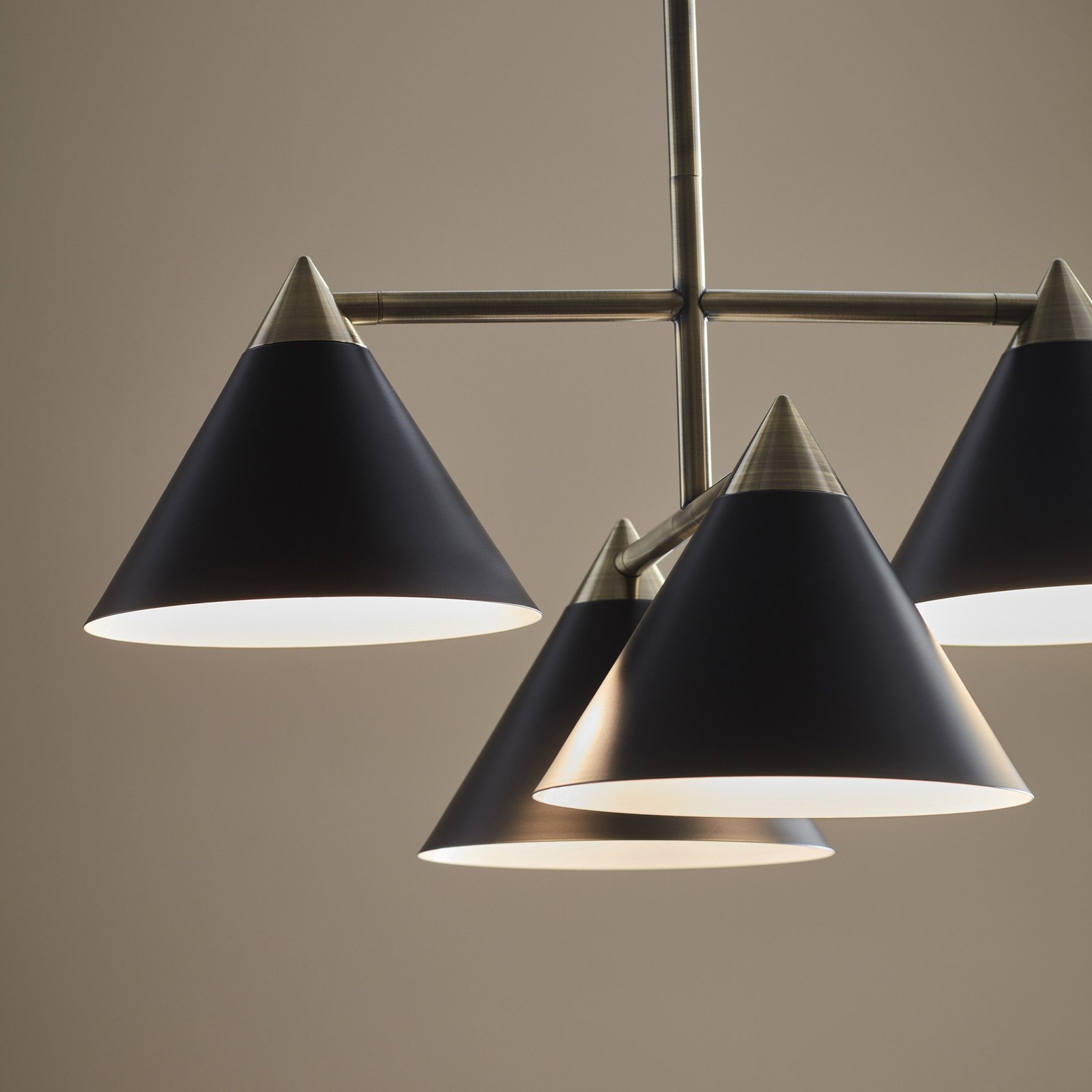 Lampă suspendată Klint din metal negru 4 becuri