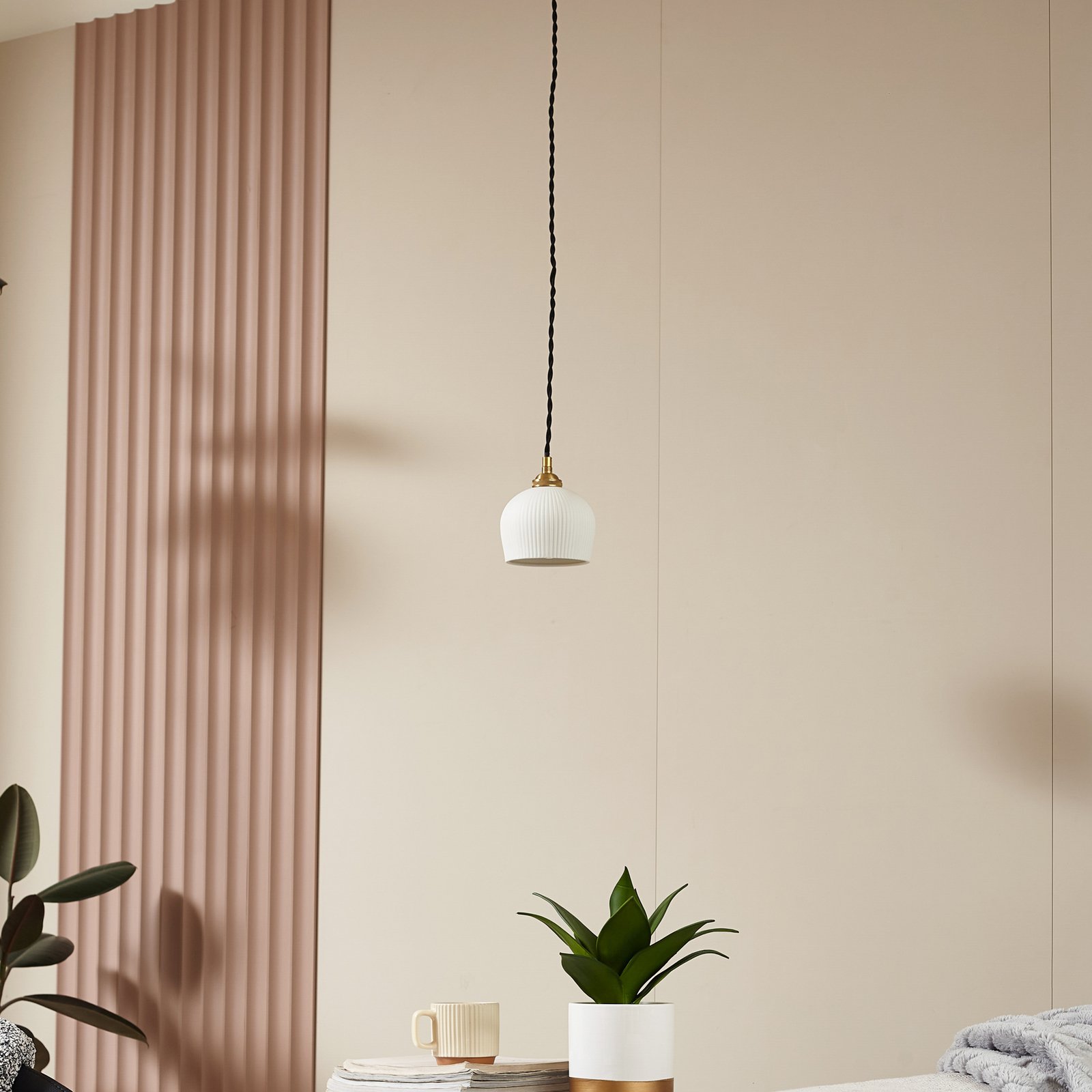 Lindby pendant light Nolane, Ø 11 cm, ceramic, white/brass