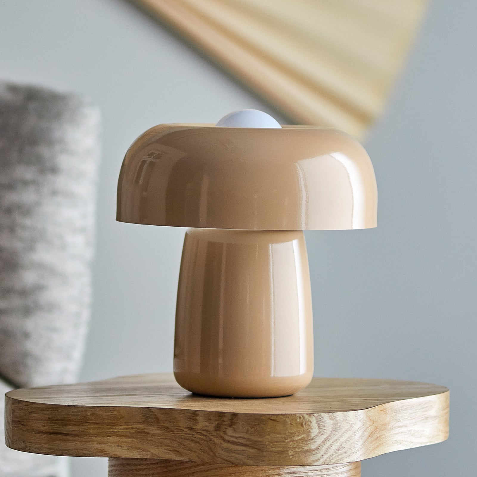 Ylva Tischlampe, beige, Höhe 28 cm, Eisen Bloomingville - Wohnzimmer - Skandinavisch - Metall - Einflammig