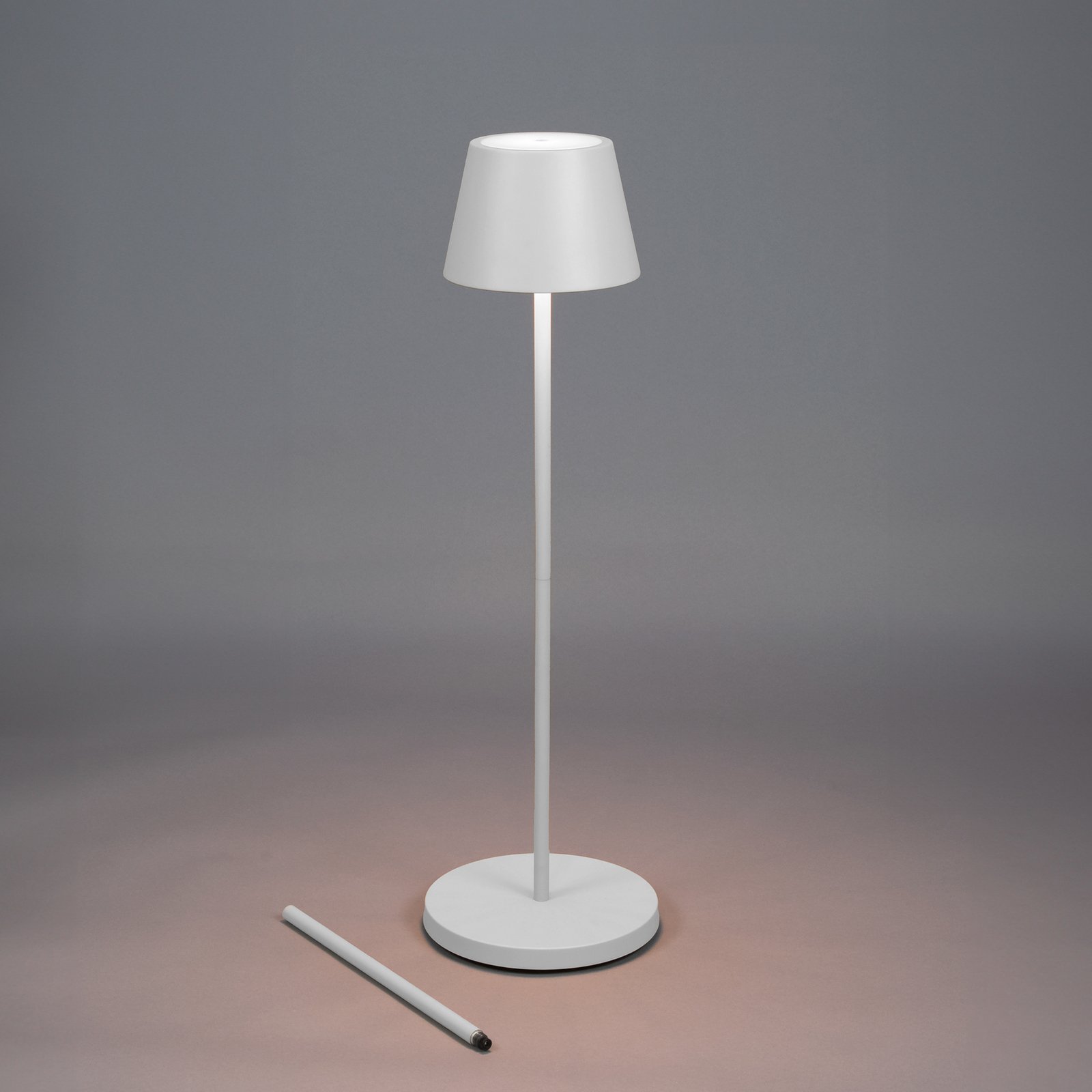 LED-akku-gulvlampe Pomezia, hvit, 124 cm, IP54, USB LED-akku-gulvlampe Pomezia, hvit, 124 cm, IP54, USB