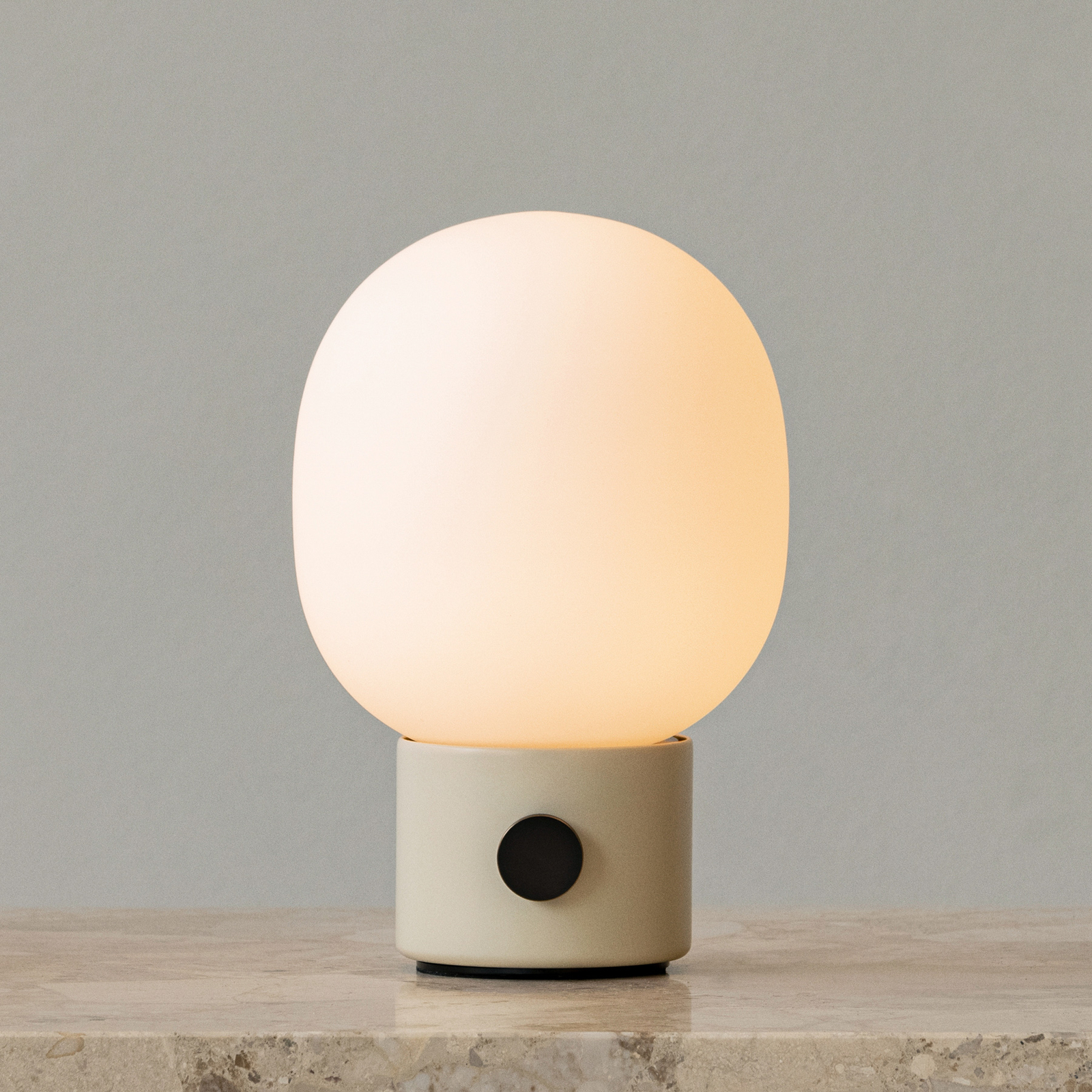 Audo JWDA rechargeable table lamp, alabaster
