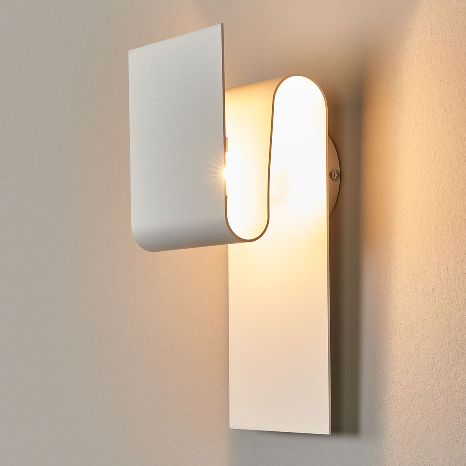 Escale Fold – matt hvit LED-vegglampe