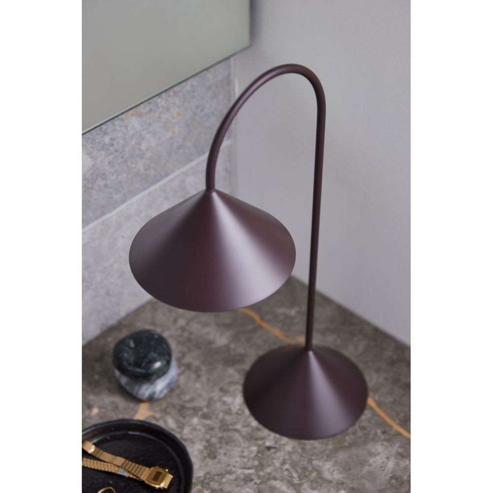 Grasp Portable Stolová Lampa H47 Matt Beetroot - Frandsen