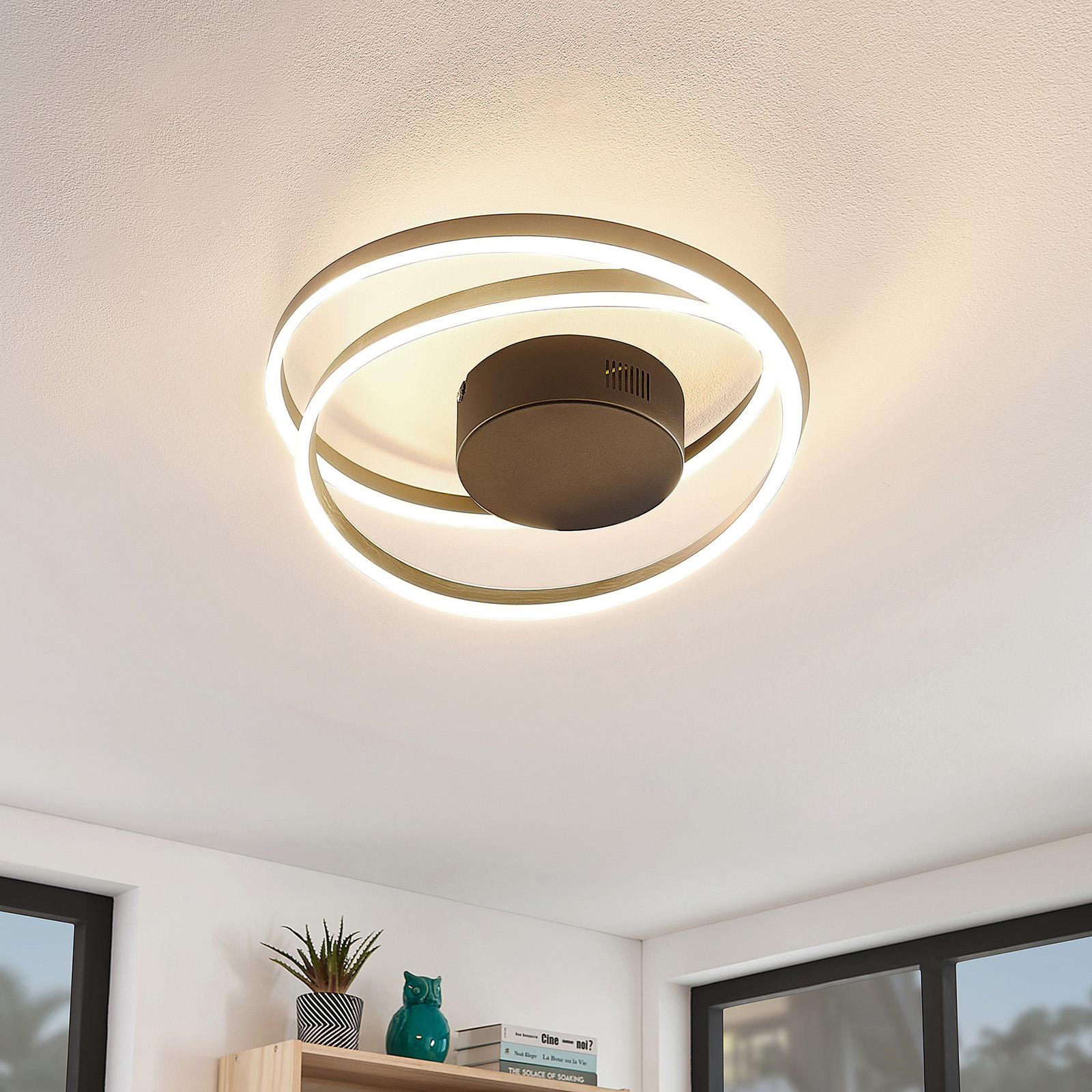 Lindby Davian plafonnier LED, dimmable, laiton
