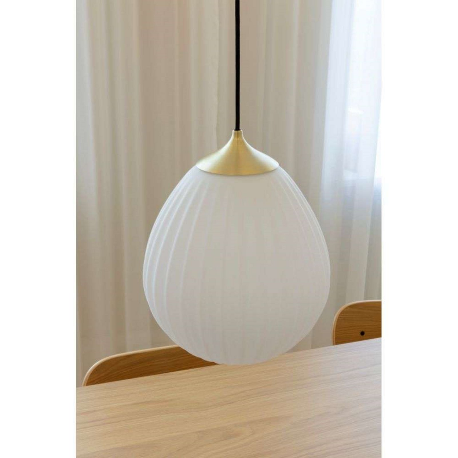 Around the World Lustră Pendul Medium White/Brass/Black - UMAGE