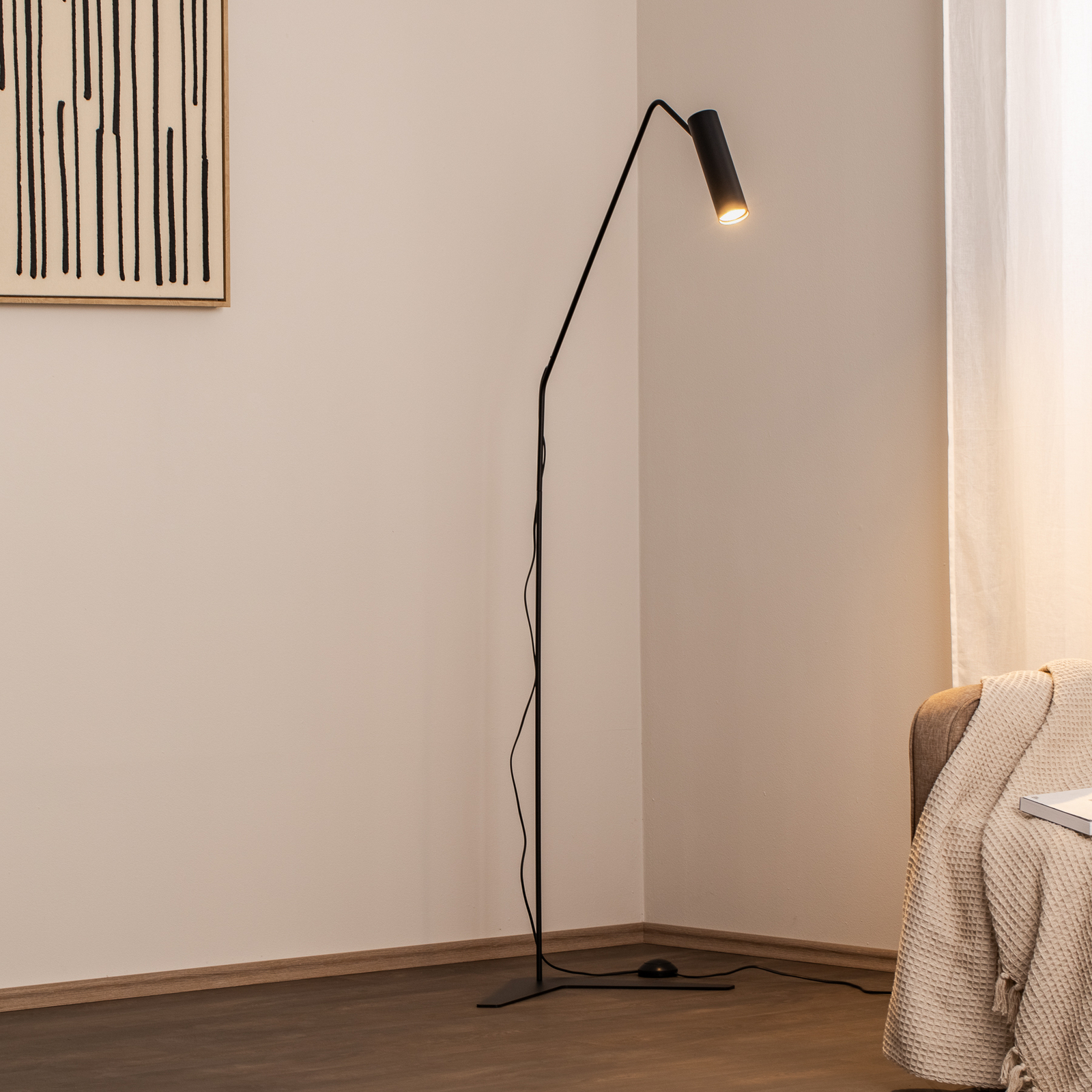 Stāvlampa Eye Super ar kustīgu galvu, melna