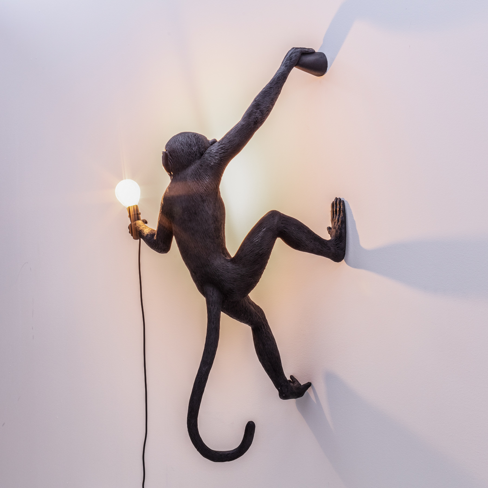SELETTI Monkey Lamp candeeiro de parede decorativo direito preto